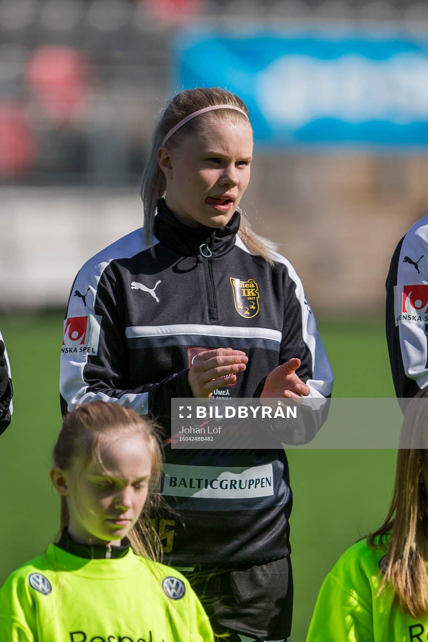 Umeås Amanda Berglund under fotbollsmatchen i damallsvenskan mellan Umeå och Piteå den 24 April 2016 i Umeå.