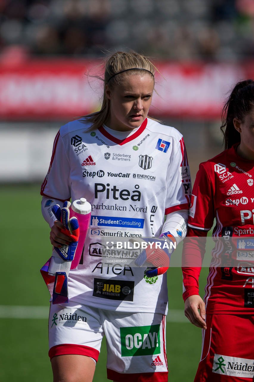 Piteås målvakt Hilda Carlén sunder fotbollsmatchen i