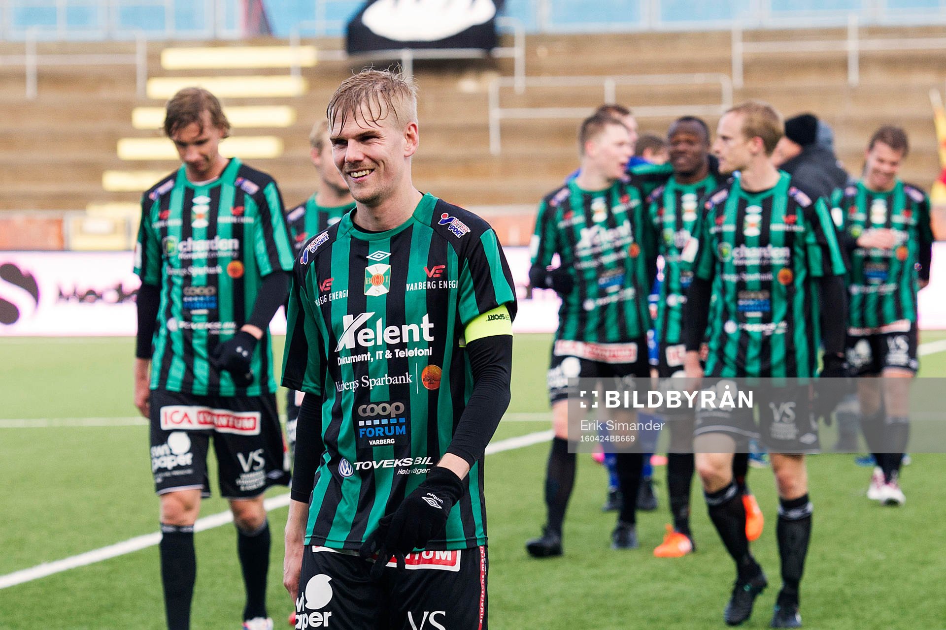 Varbergs Erik Lund är glad efter fotbollsmatchen i Superettan mellan Syrianska och Varberg den 24 april i Södertälje.