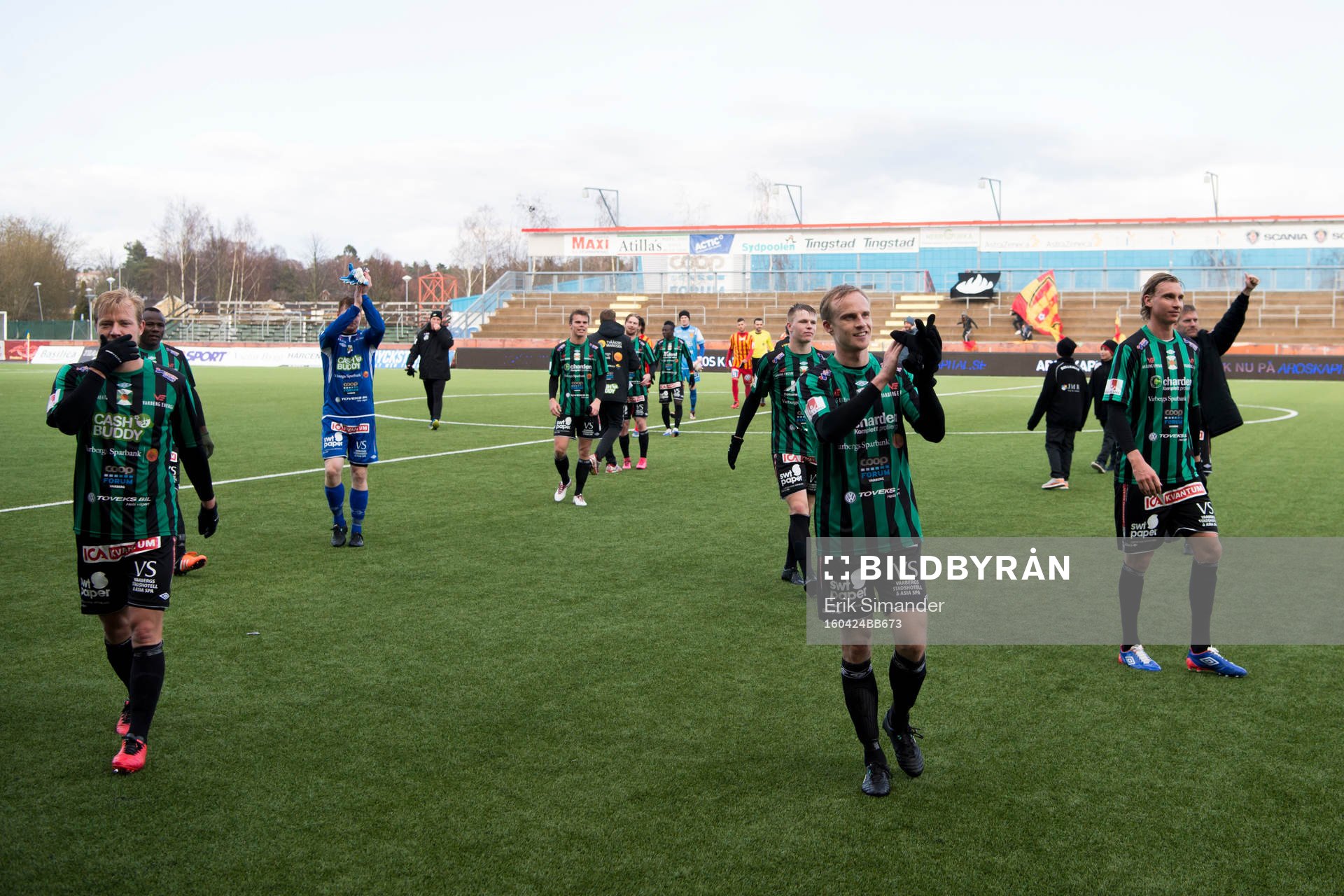 Varbergs spelare tackar publiken