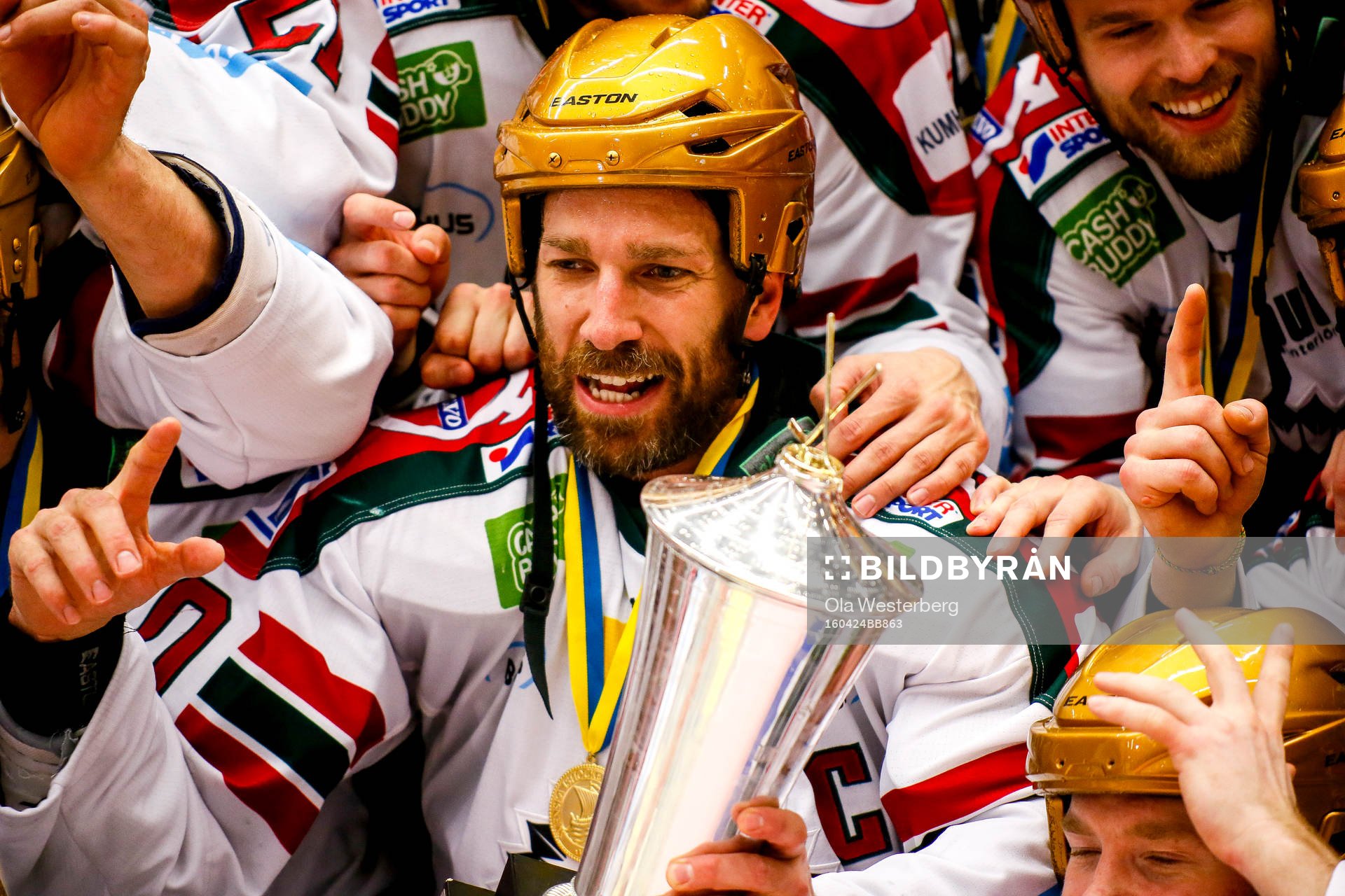 Frölundas Joel Lundqvist lyfter LeMat och jublar