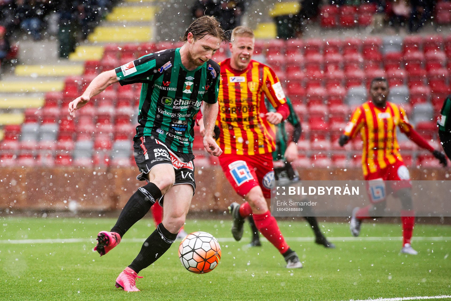 Varbergs Thomas Drage lägger in straffreturen som