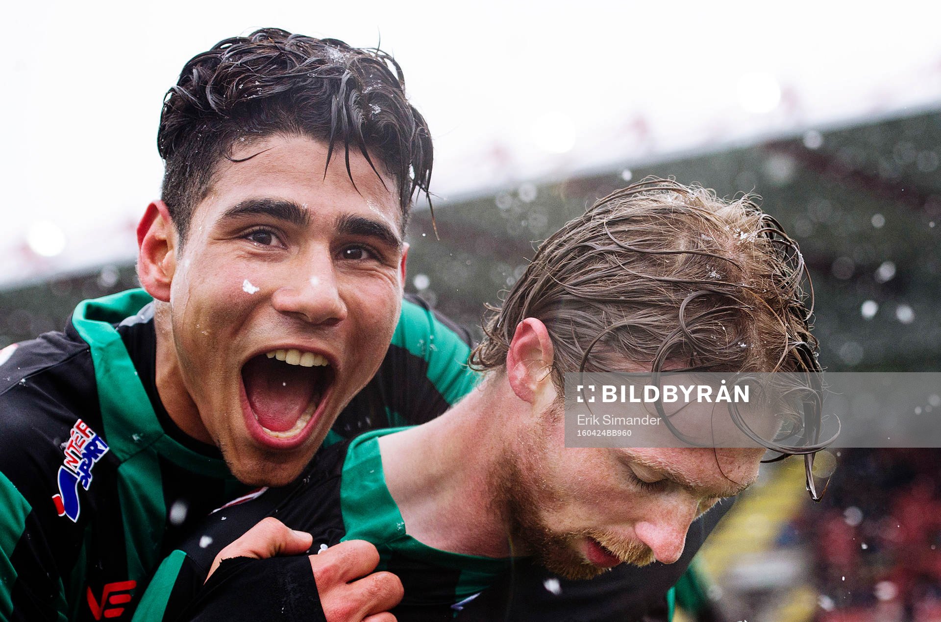Varbergs Hosam Aiesh och Thomas Drage jublar