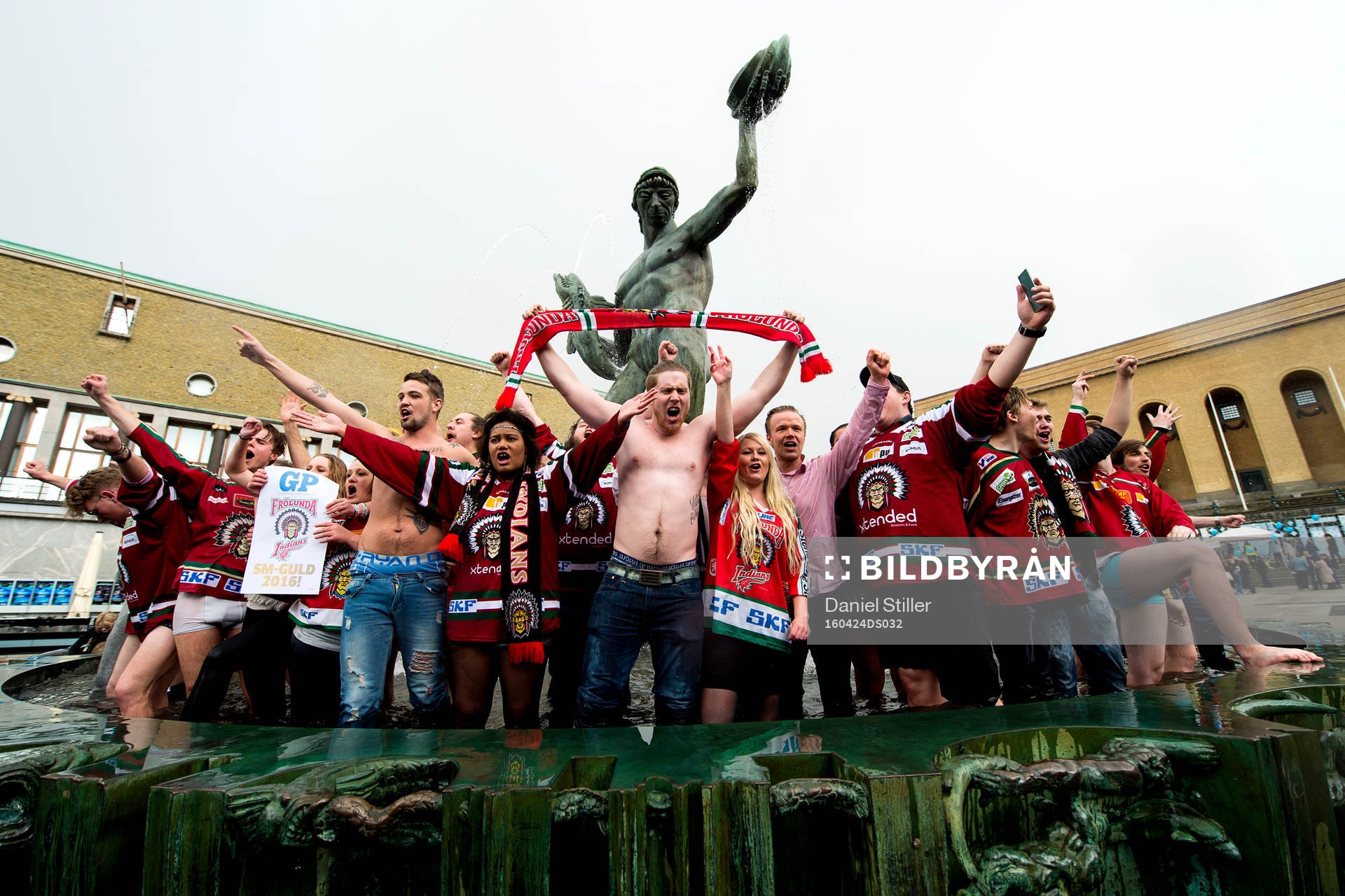 Glada supportrar vid Poseidon