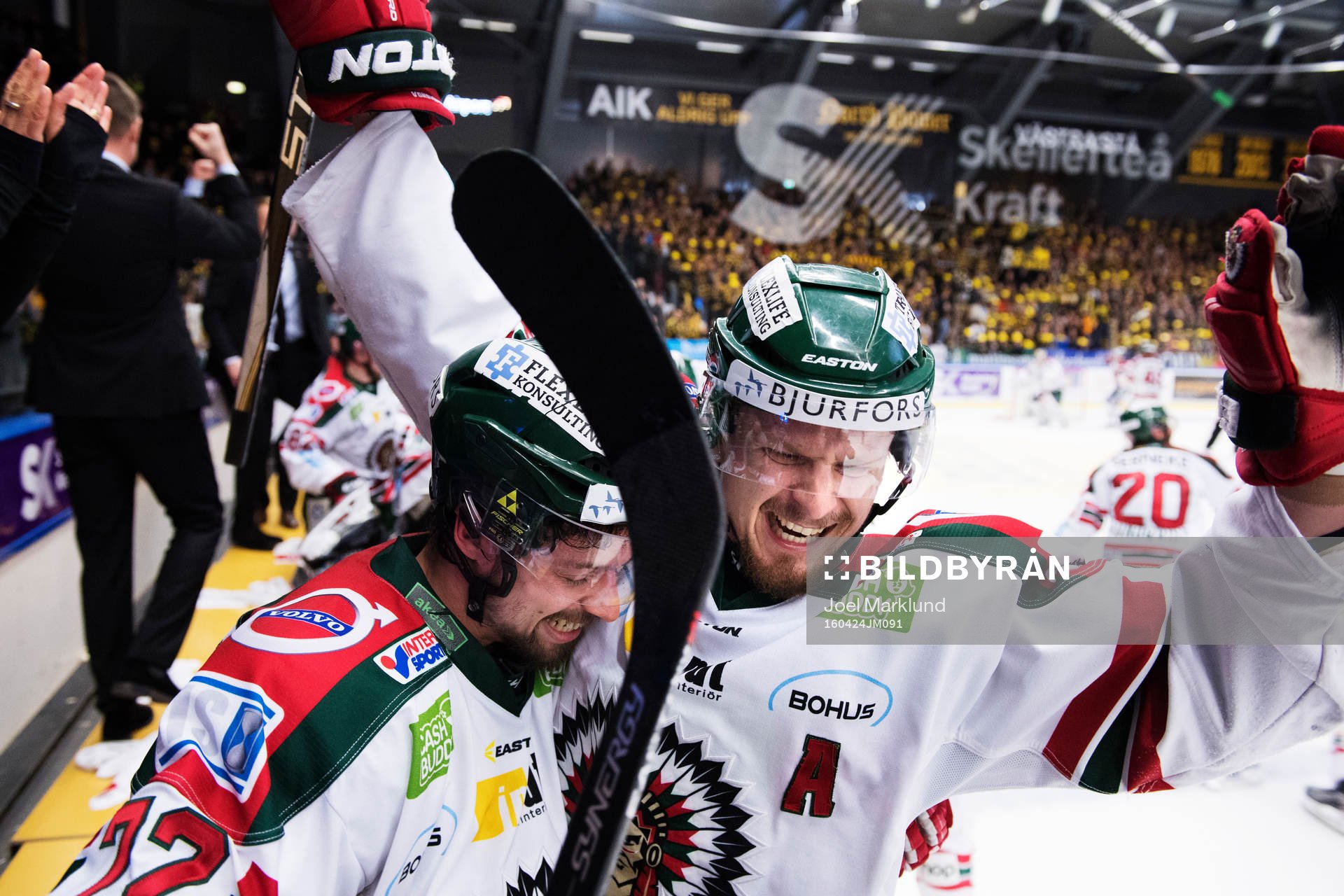 Frölundas Patrik Carlsson och Nicklas Lasu jublar på