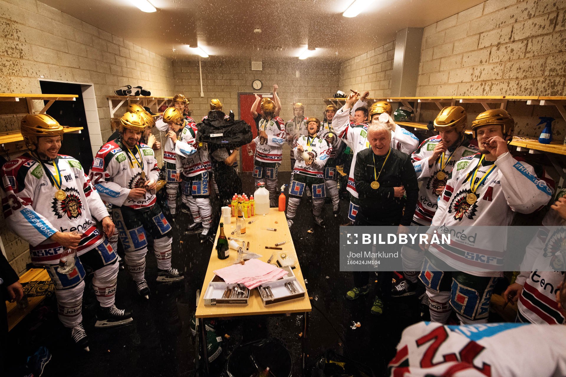 Frölundas spelare jublar i omklädningsrummet