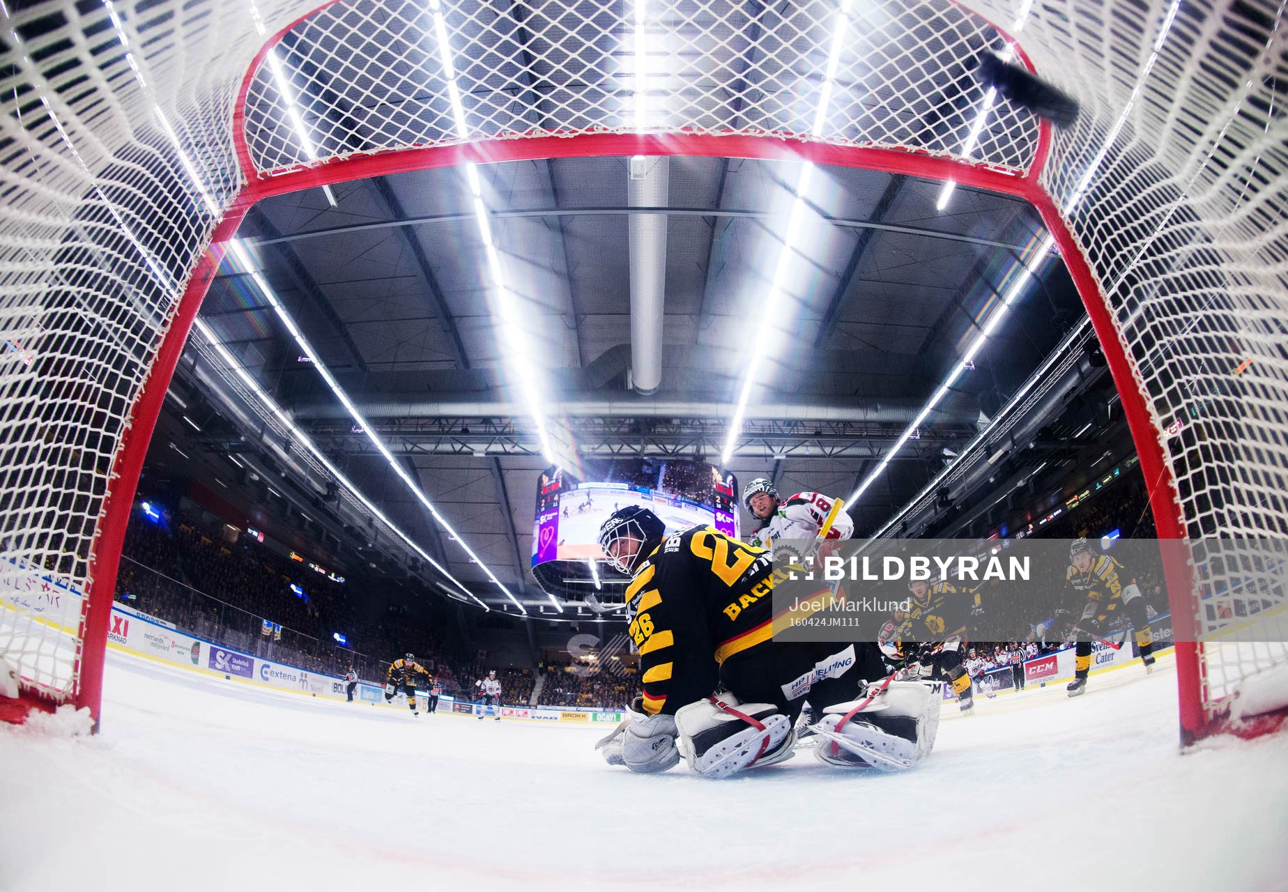 Frölundas Ryan Lasch skjuter in 2-5 bakom Skellefteås