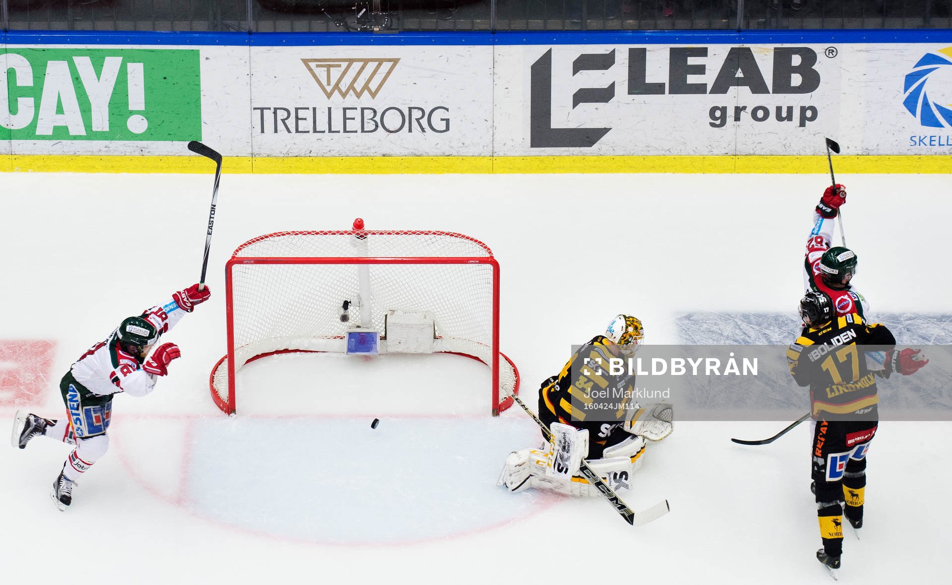 Frölundas Ryan Lasch och Artturi Lehkonen jublar vid