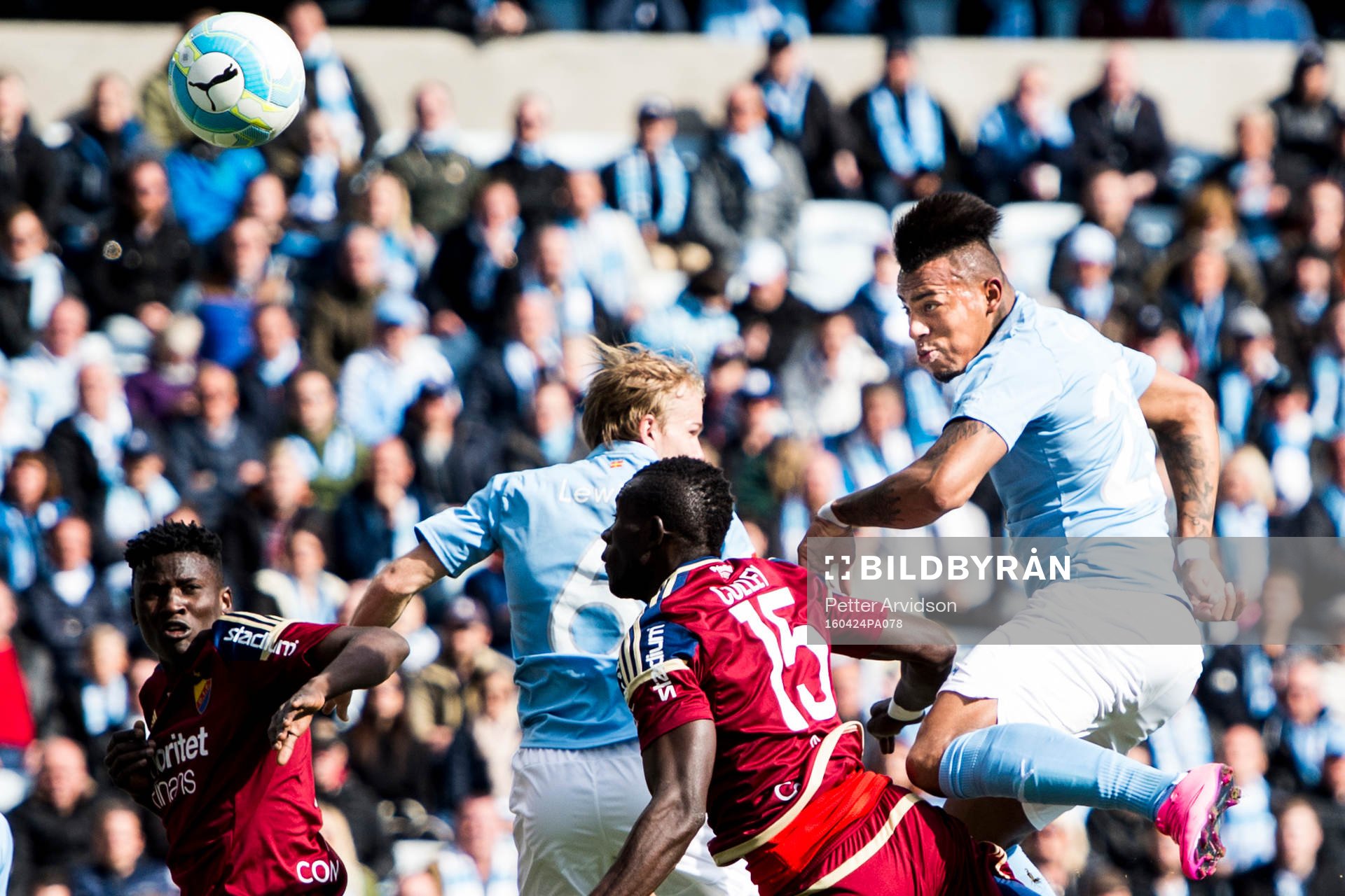 Malmö FFs Felipe Carvalho (th) nickar in 1-0