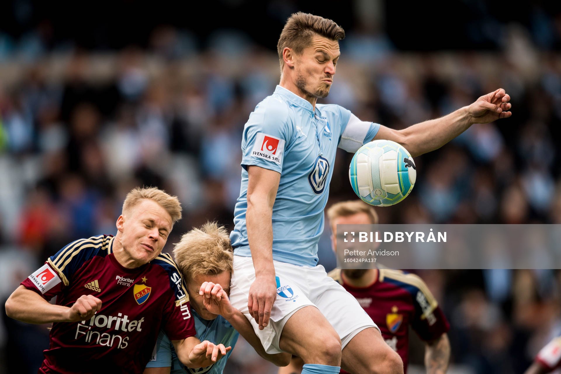 Malmö FFs Markus Rosenberg och Franz Brorsson i luftduell