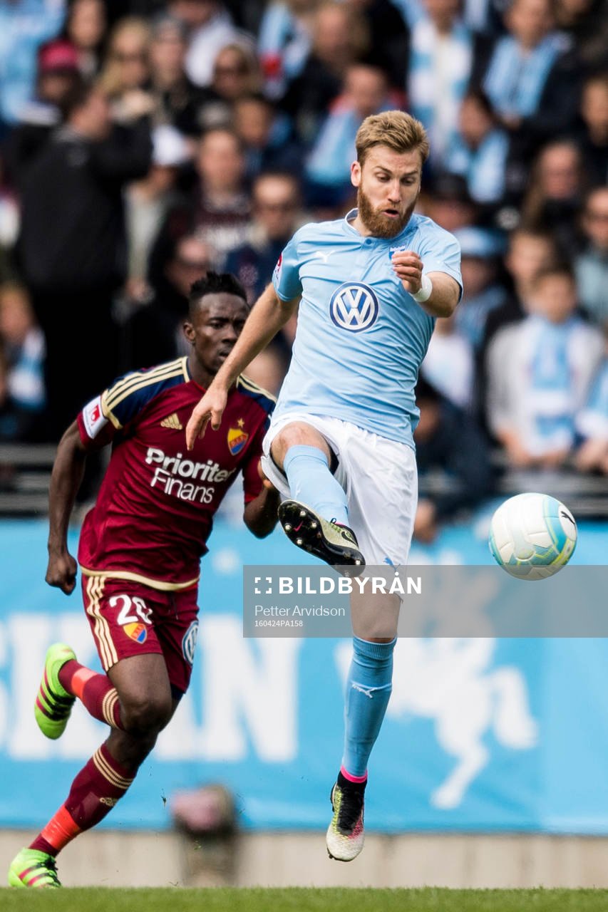 Malmö FFs Rasmus Bengtsson och Djurgårdens Sam Johnson