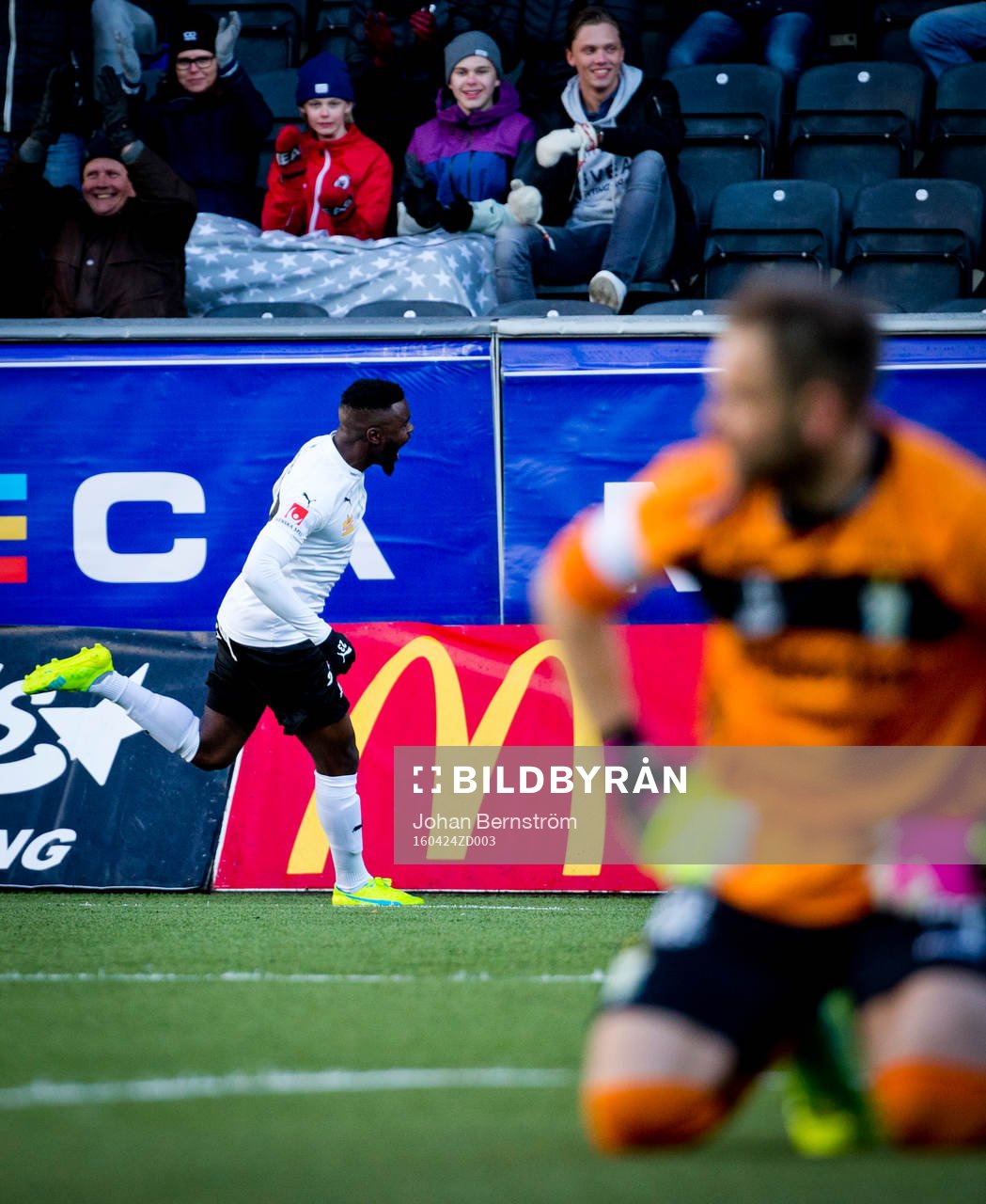 Örebros Maic Sema gör 2-2 och IFK Göteborgs målvakt