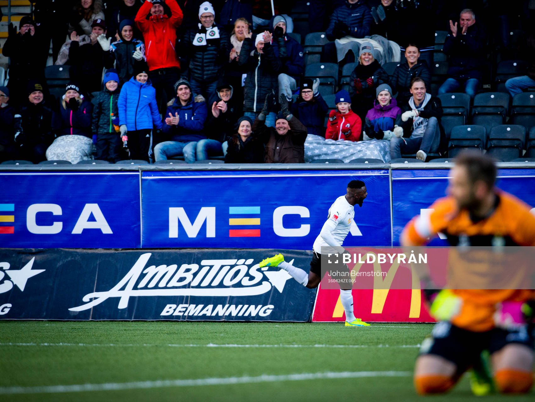 Örebros Maic Sema gör 2-2 och IFK Göteborgs målvakt