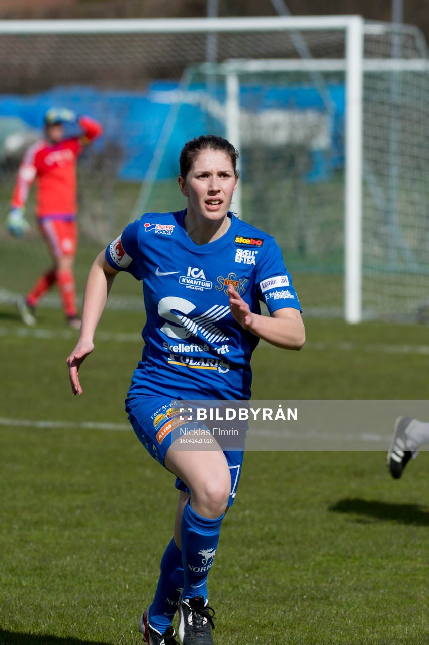 Sunnanås Stina Hedlund  fotbollsmatchen i Elitettan mellan