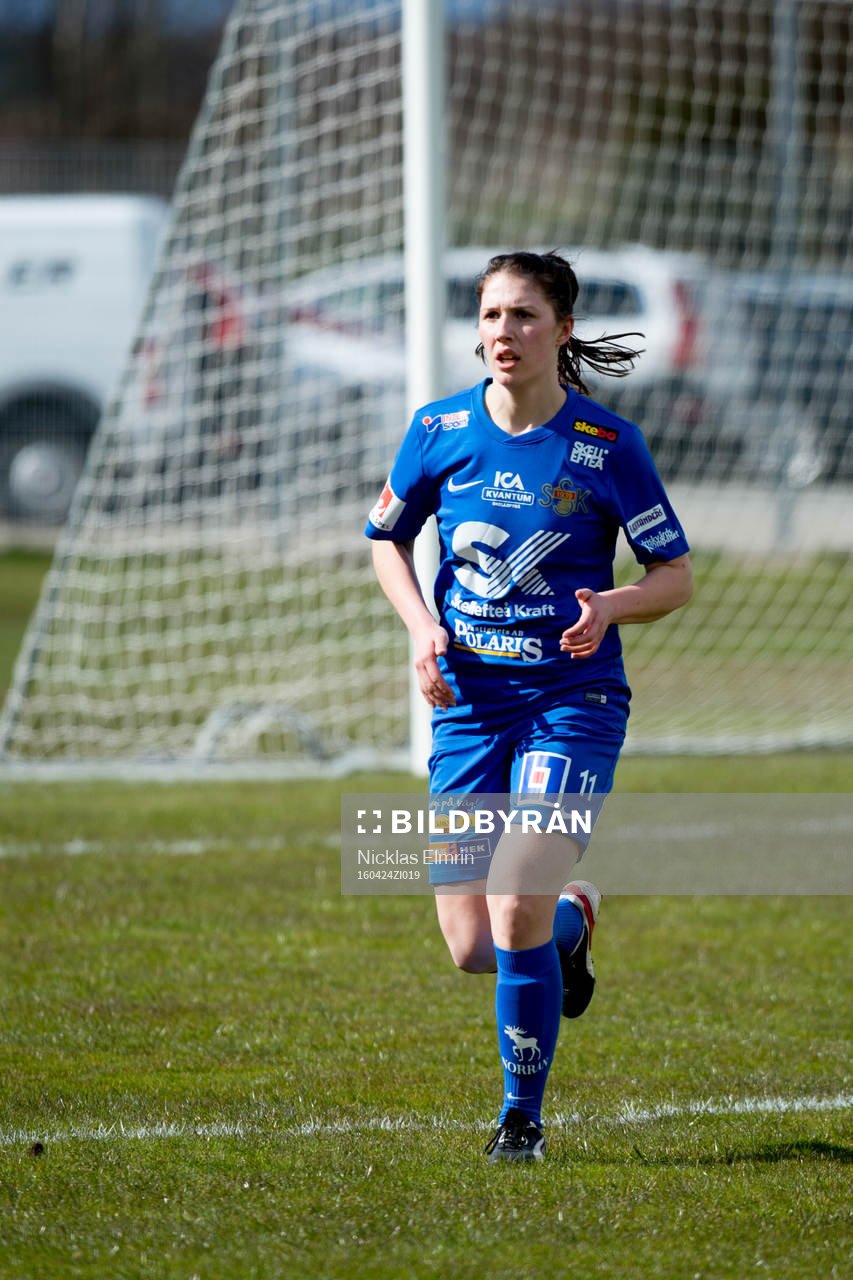 Sunnanås Stina Hedlund  fotbollsmatchen i Elitettan mellan