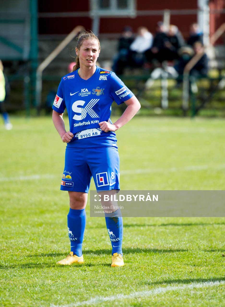 Sunnanås Olivia Holm  fotbollsmatchen i Elitettan mellan
