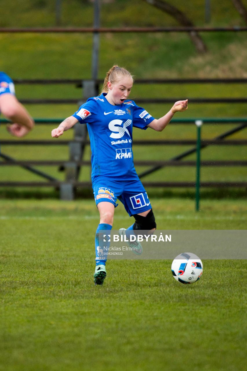 Sunnanås Jessica Sikström fotbollsmatchen i Elitettan
