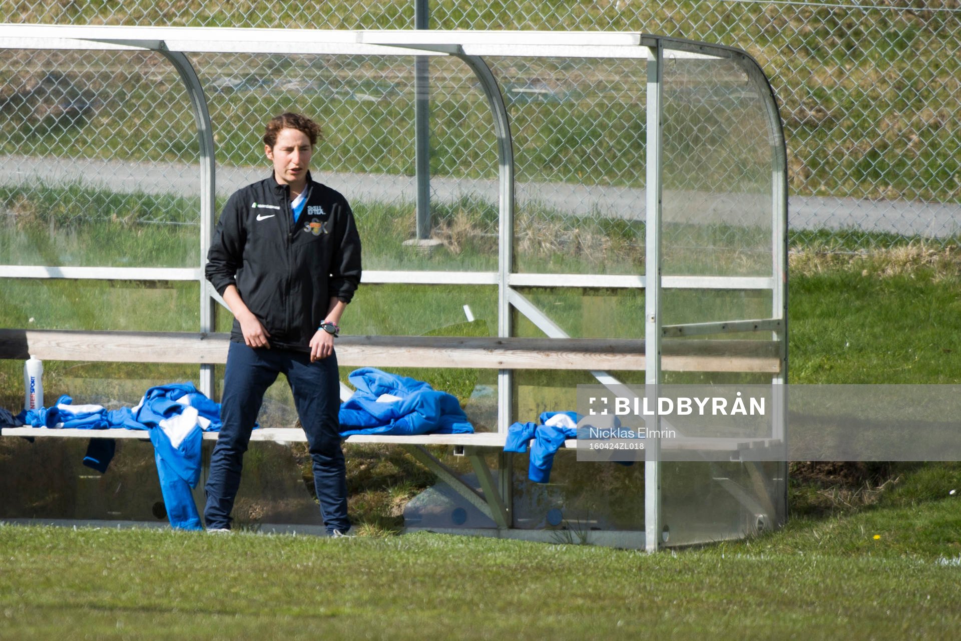 Sunnanås tränare Jackie Bachteler fotbollsmatchen i