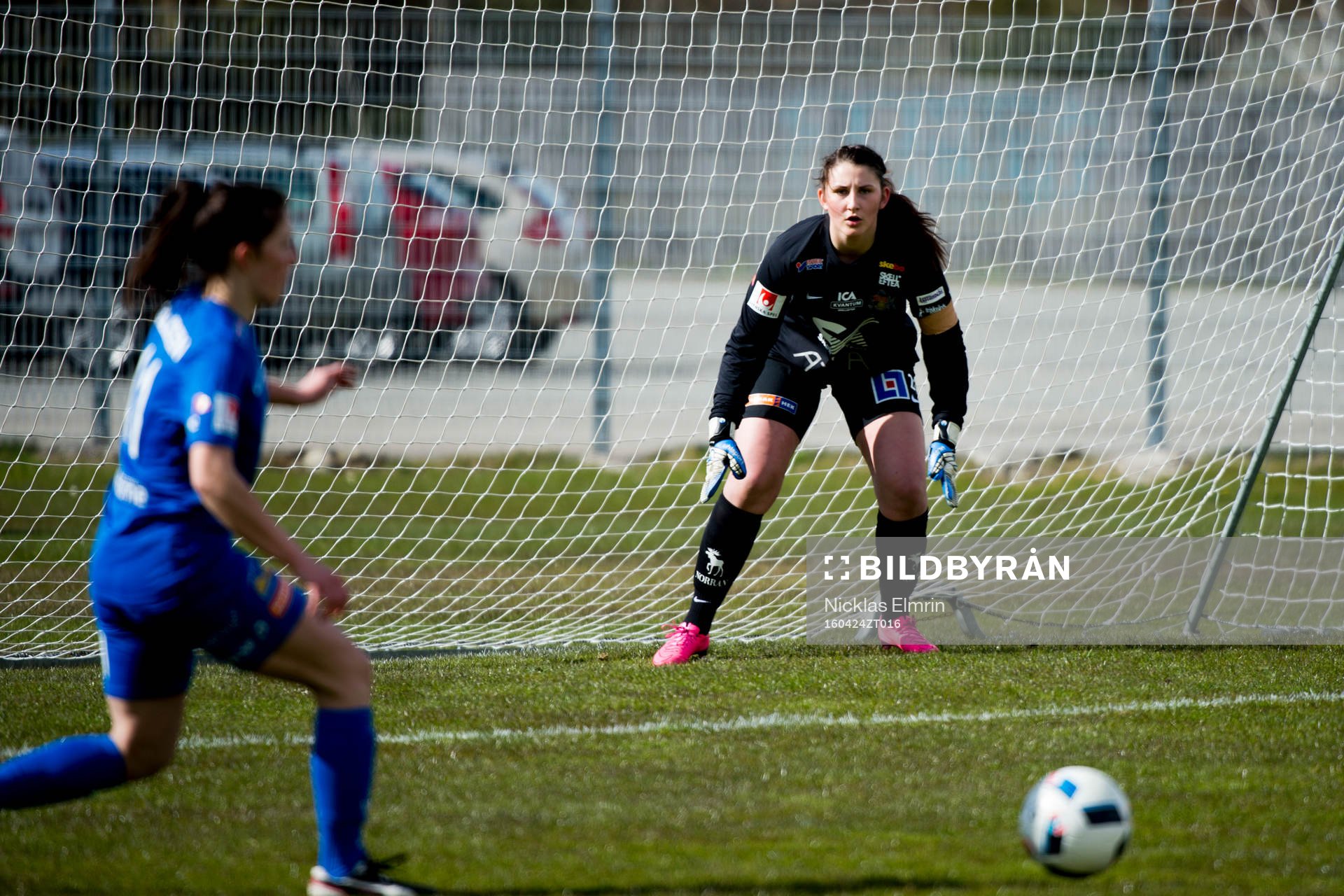 Sunnanås målvakt Lovisa Koss fotbollsmatchen i Elitettan