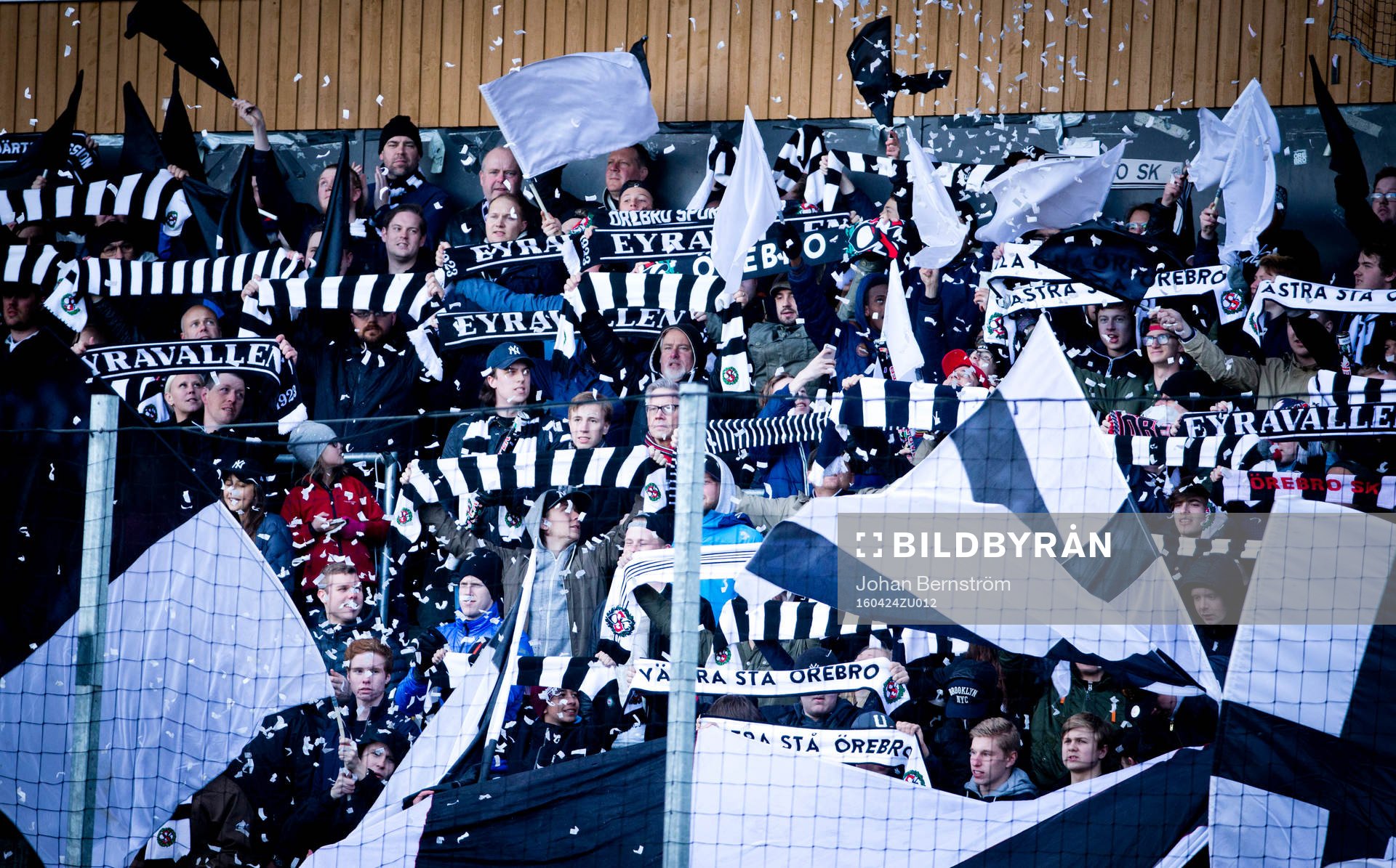 Örebros supportrar jublar