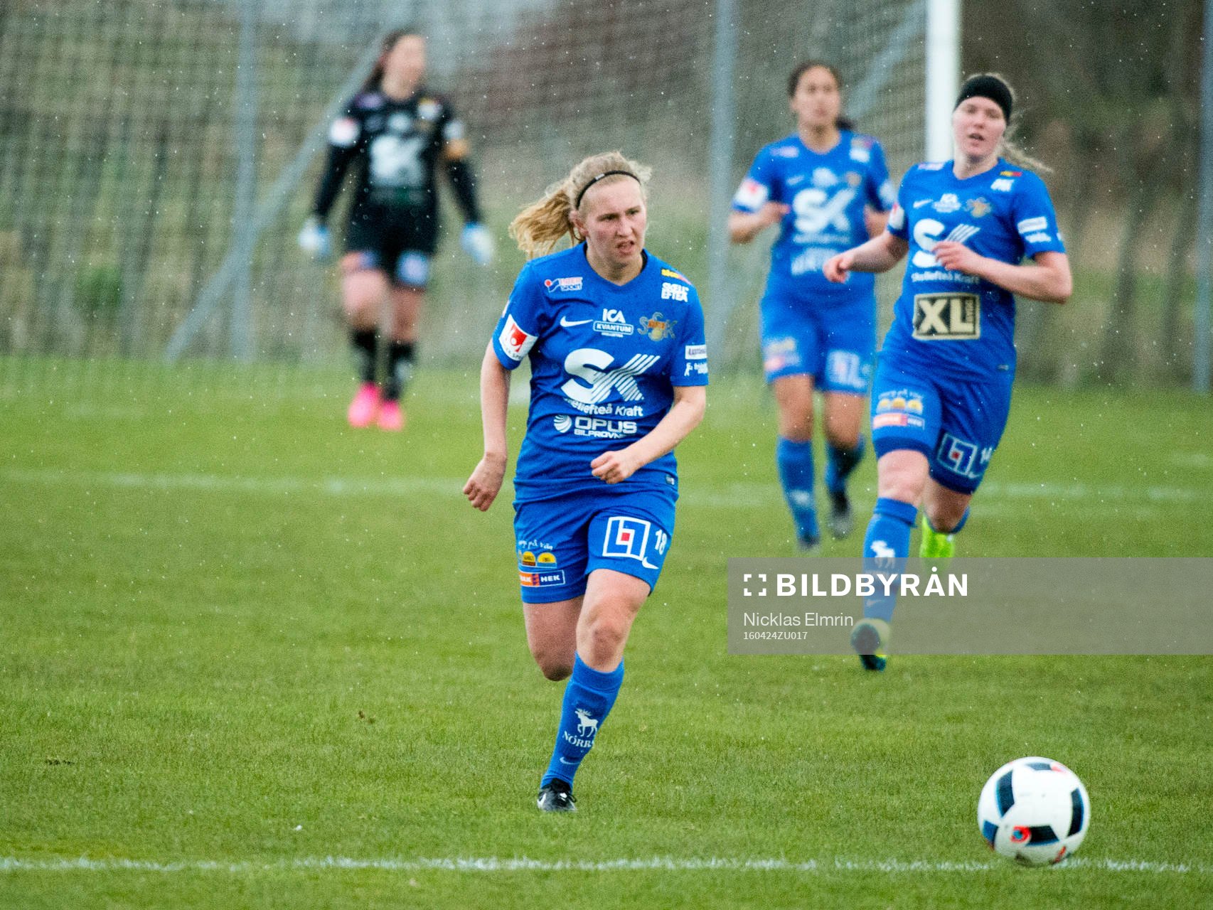 Sunnanås Wilma Vidmark  fotbollsmatchen i Elitettan mellan