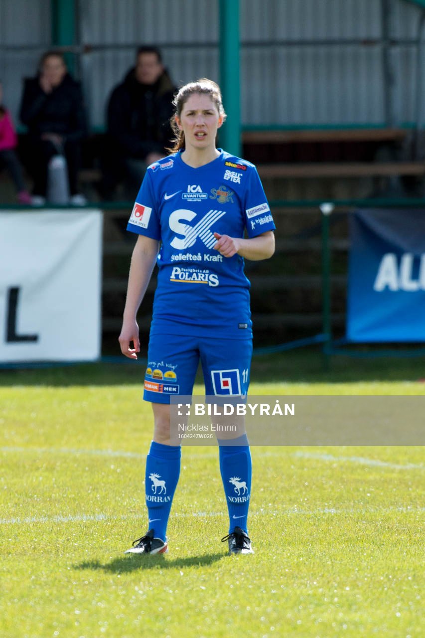 Sunnanås Stina Hedlund  fotbollsmatchen i Elitettan mellan
