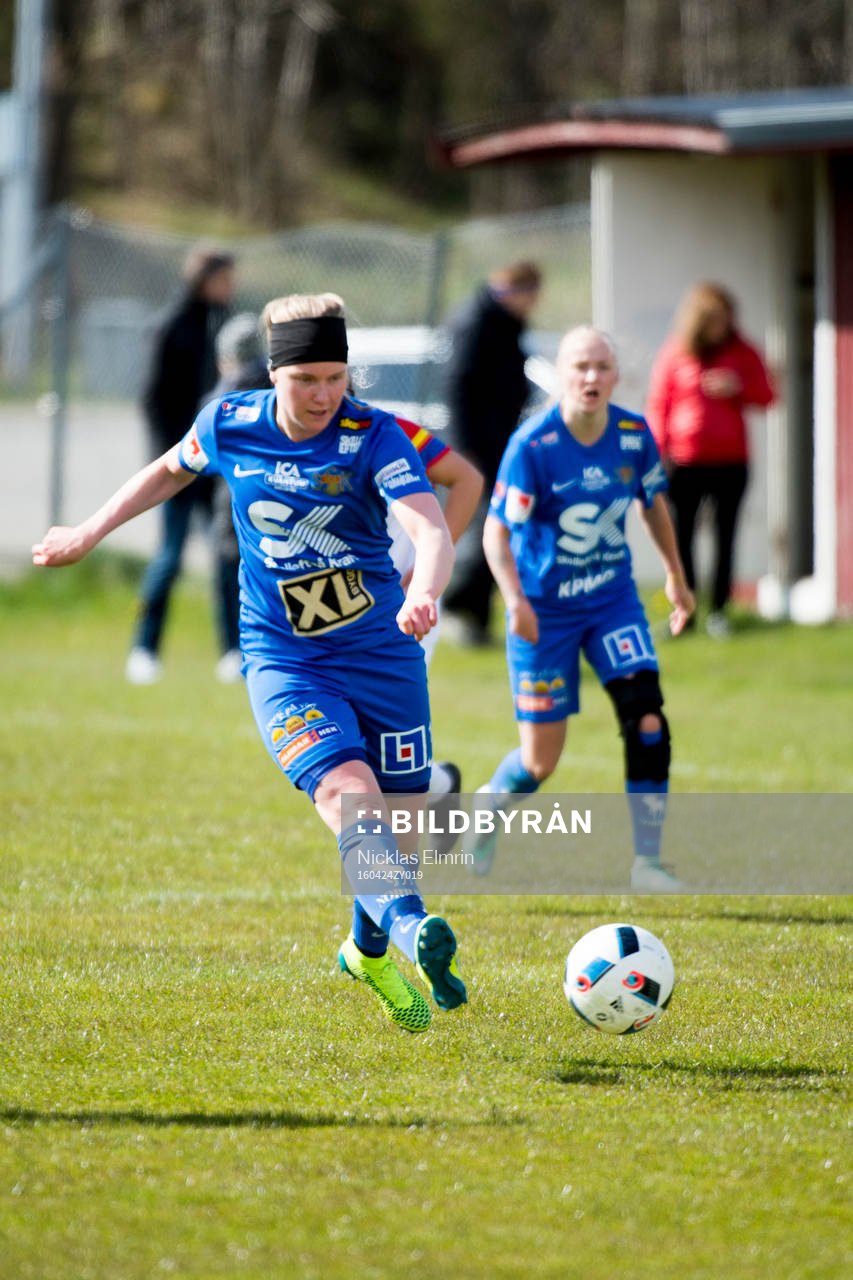 Sunnanås  Lina Finnholm fotbollsmatchen i Elitettan mellan Hovås Billdal och Sunnanå den 24 april 2016 i Hovås.