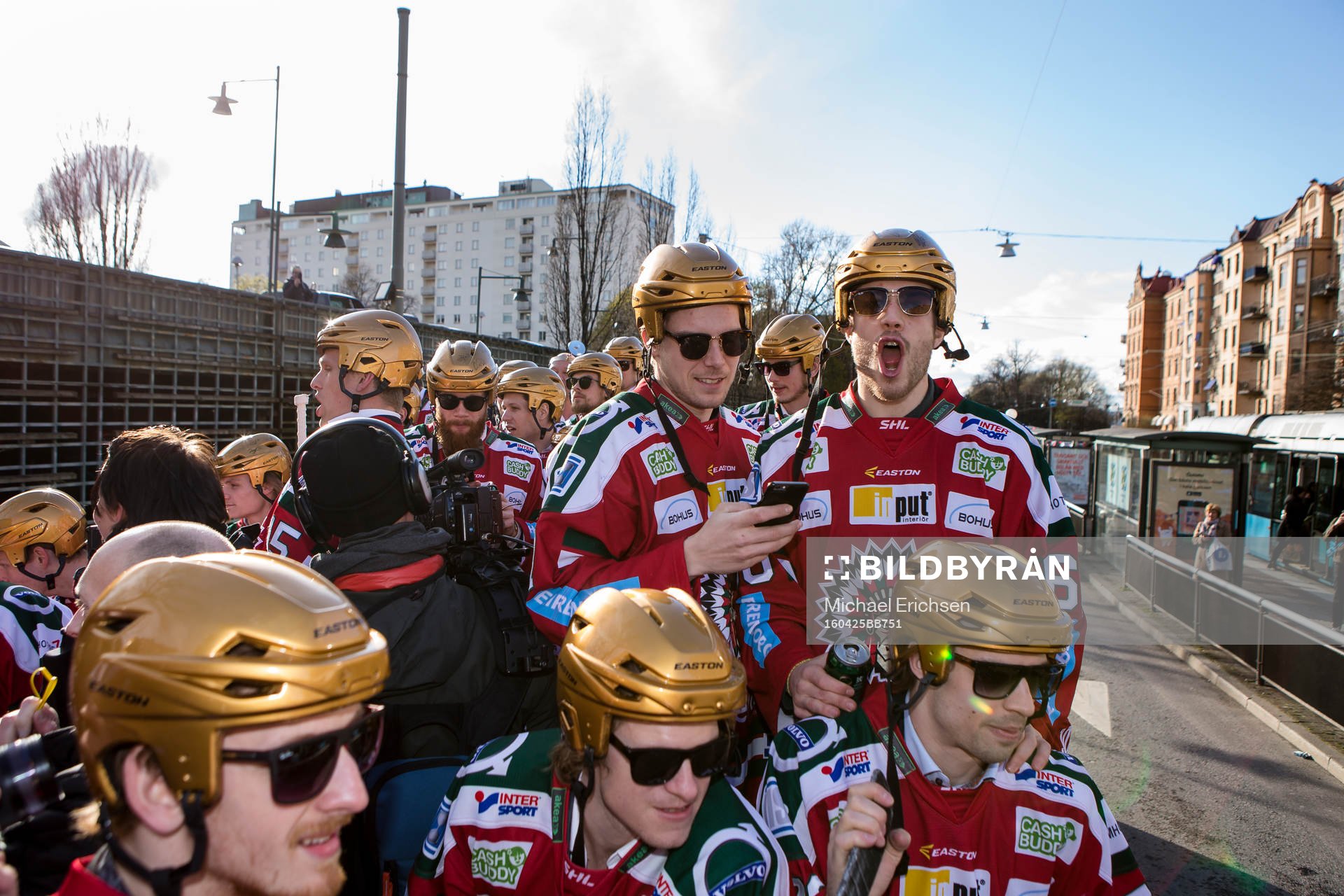 Frölundas Henrik Tömmernes och Oscar Fantenberg stående
