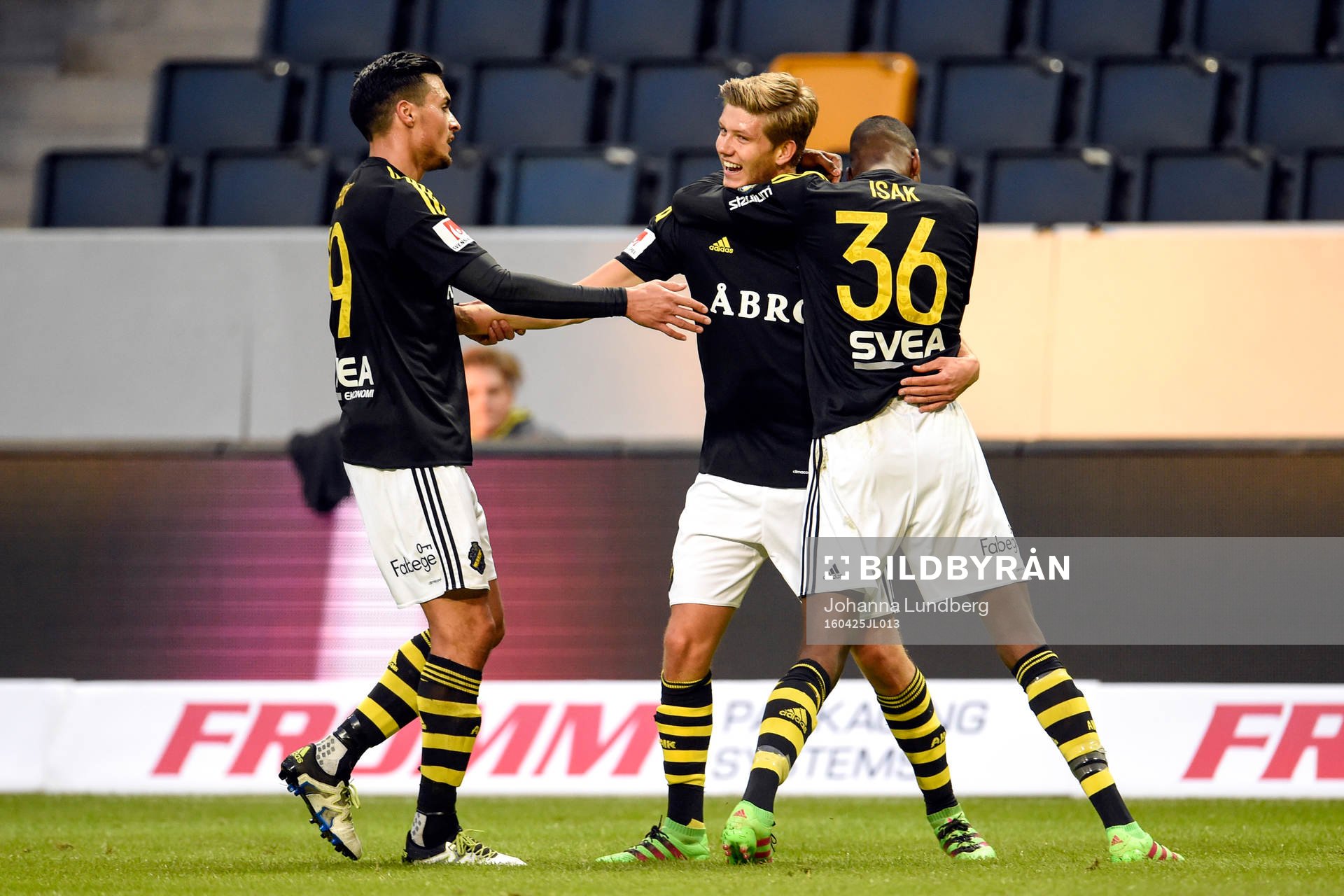 AIK:s Anton Jönsson Salétros jublar efter 2-1 under fotbollsmatchen i Allsvenskan mellan AIK och Elfsborg den 25 april 2016 i Stockholm. 