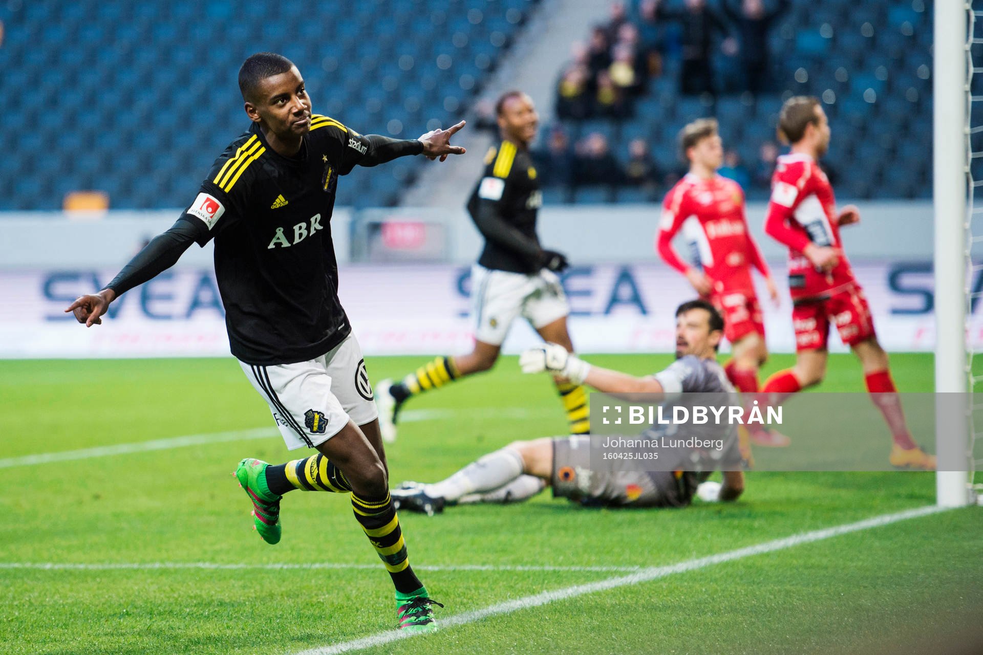 s Alexander Isak jublar