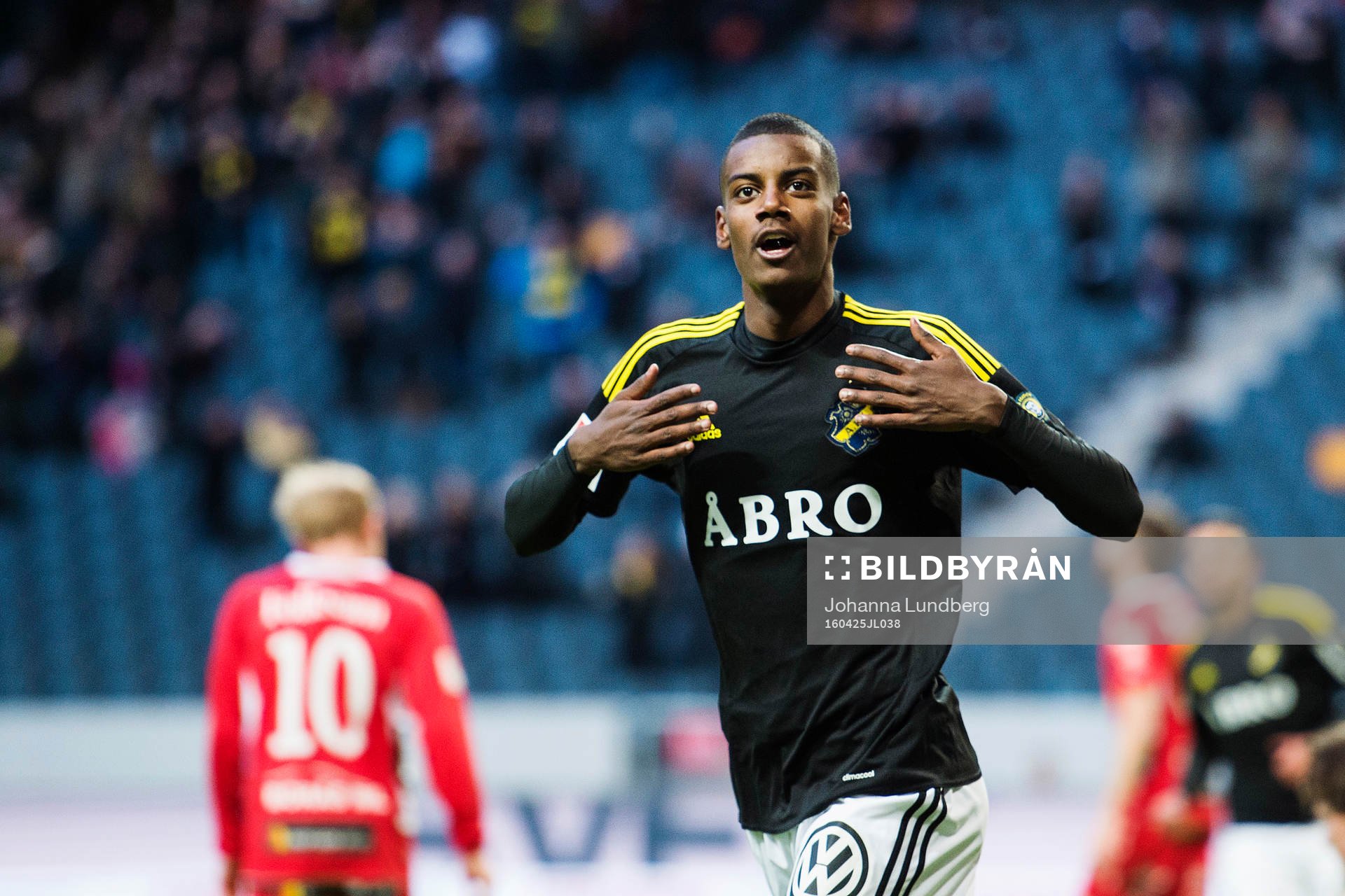 s Alexander Isak jublar