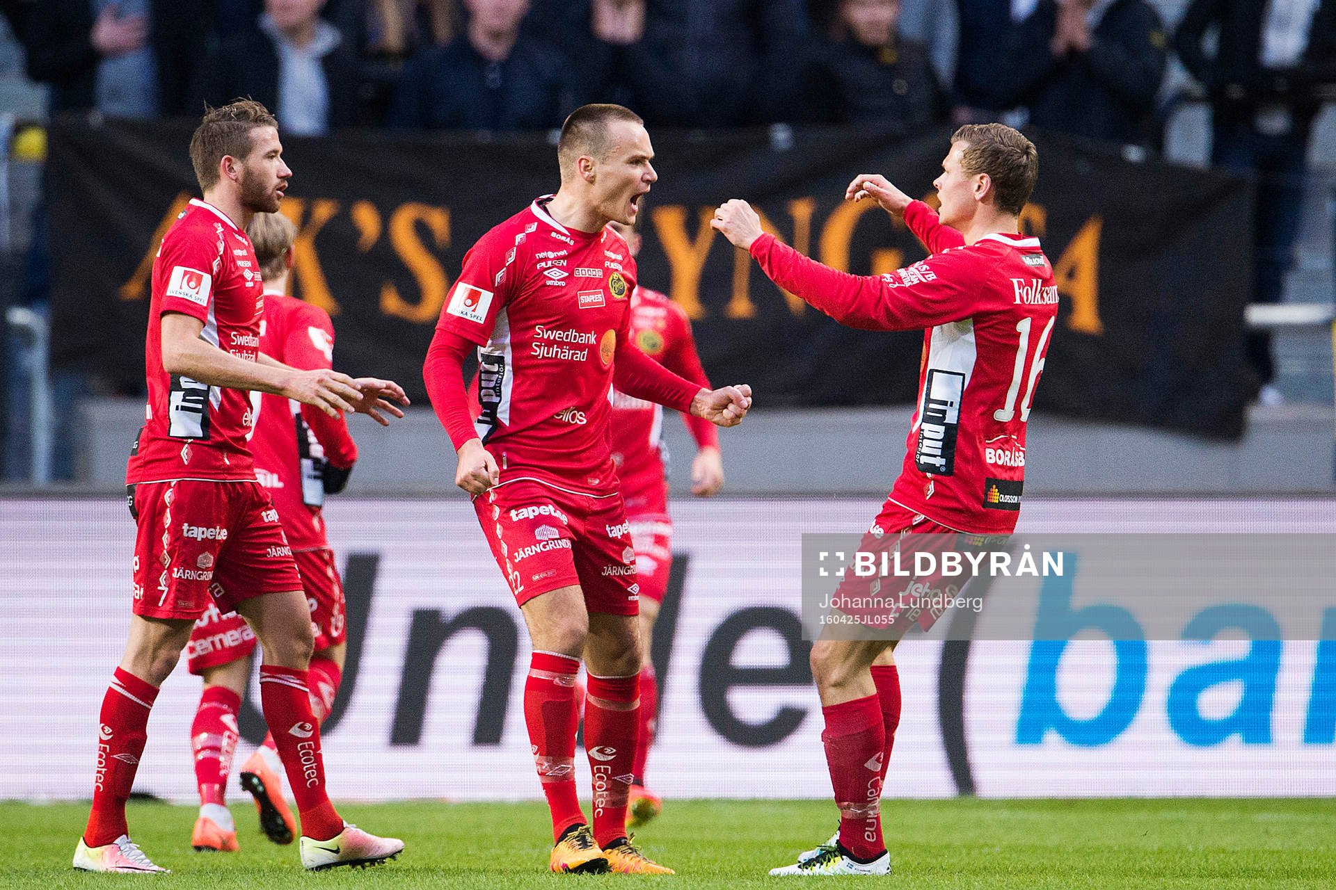 Elfsborgs Viktor Prodell jublar mot Viktor Claesson
