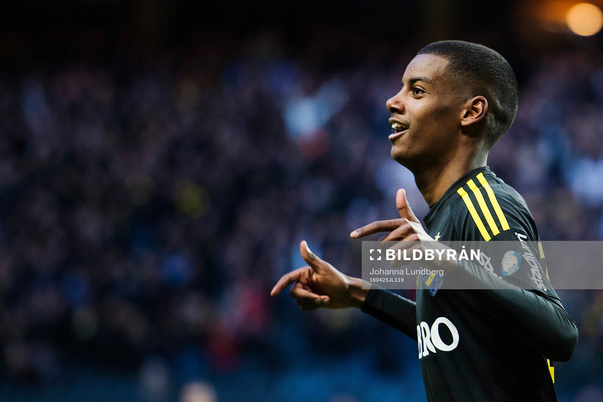 s Alexander Isak gör 1-0 och jublar