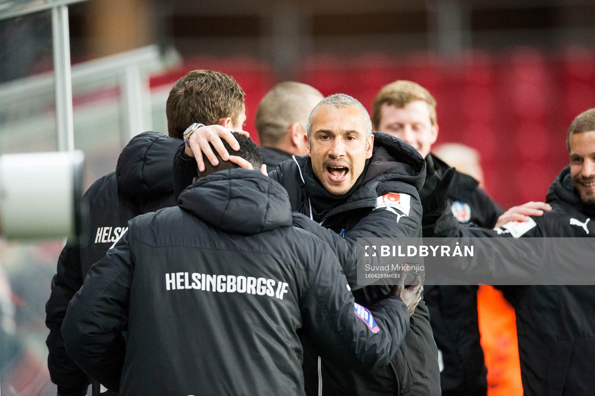 Helsingborgs manager Henrik Larsson jublar