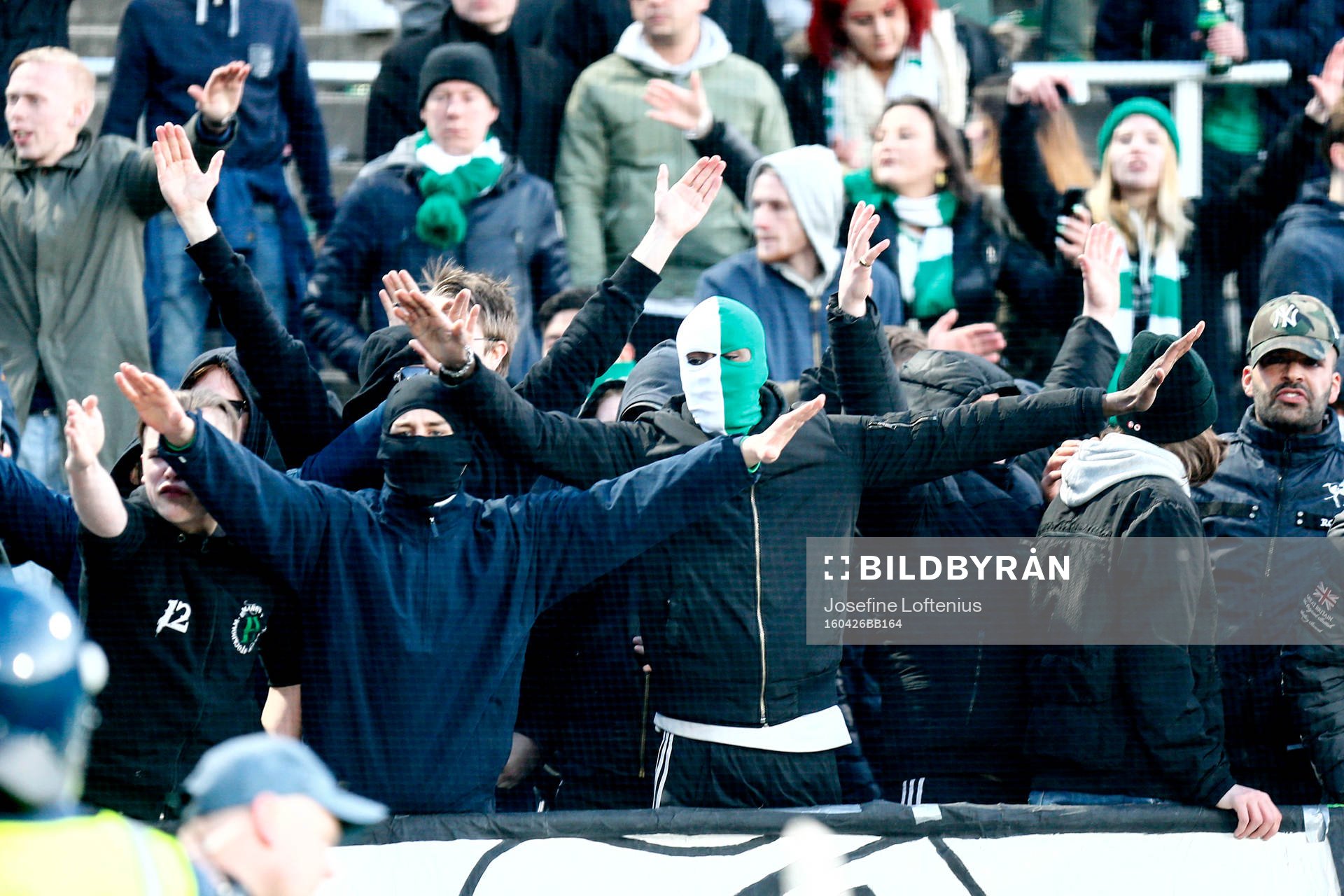 Matchen avbryts pga av tumult på Hammarbys läktare