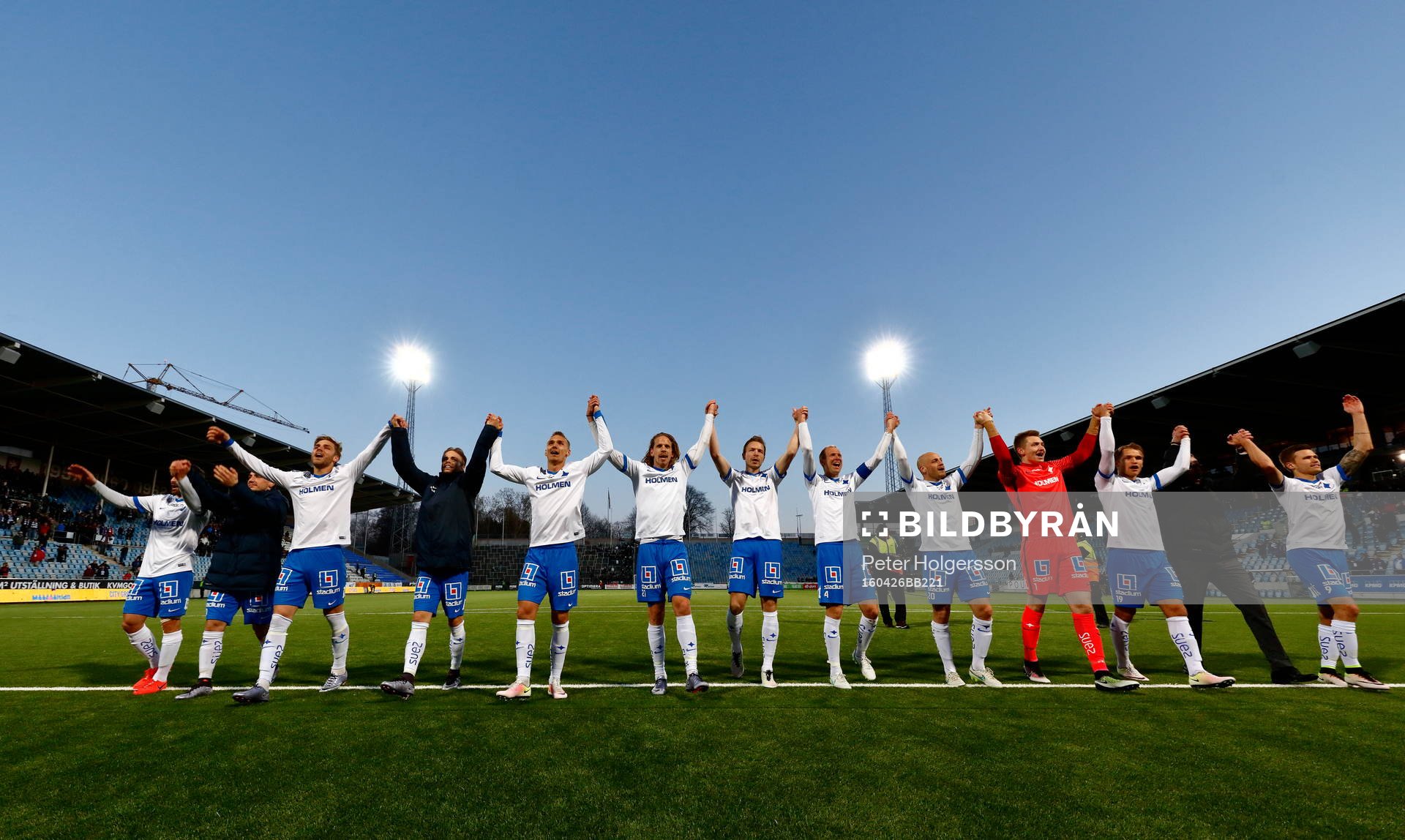 Norrköping med sjungande Arnor Ingvi Traustason och Jón Gudni Fjóluson jublar under fotbollsmatchen i Allsvenskan mellan Norrköping och Hammarby den 26 april 2016 i Norrköping.