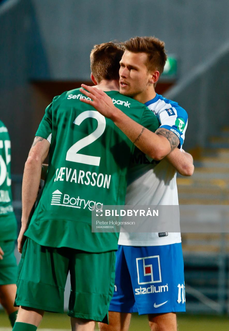 Norrköpings Arnor Ingvi Traustason kramar Hammarbys Birkir