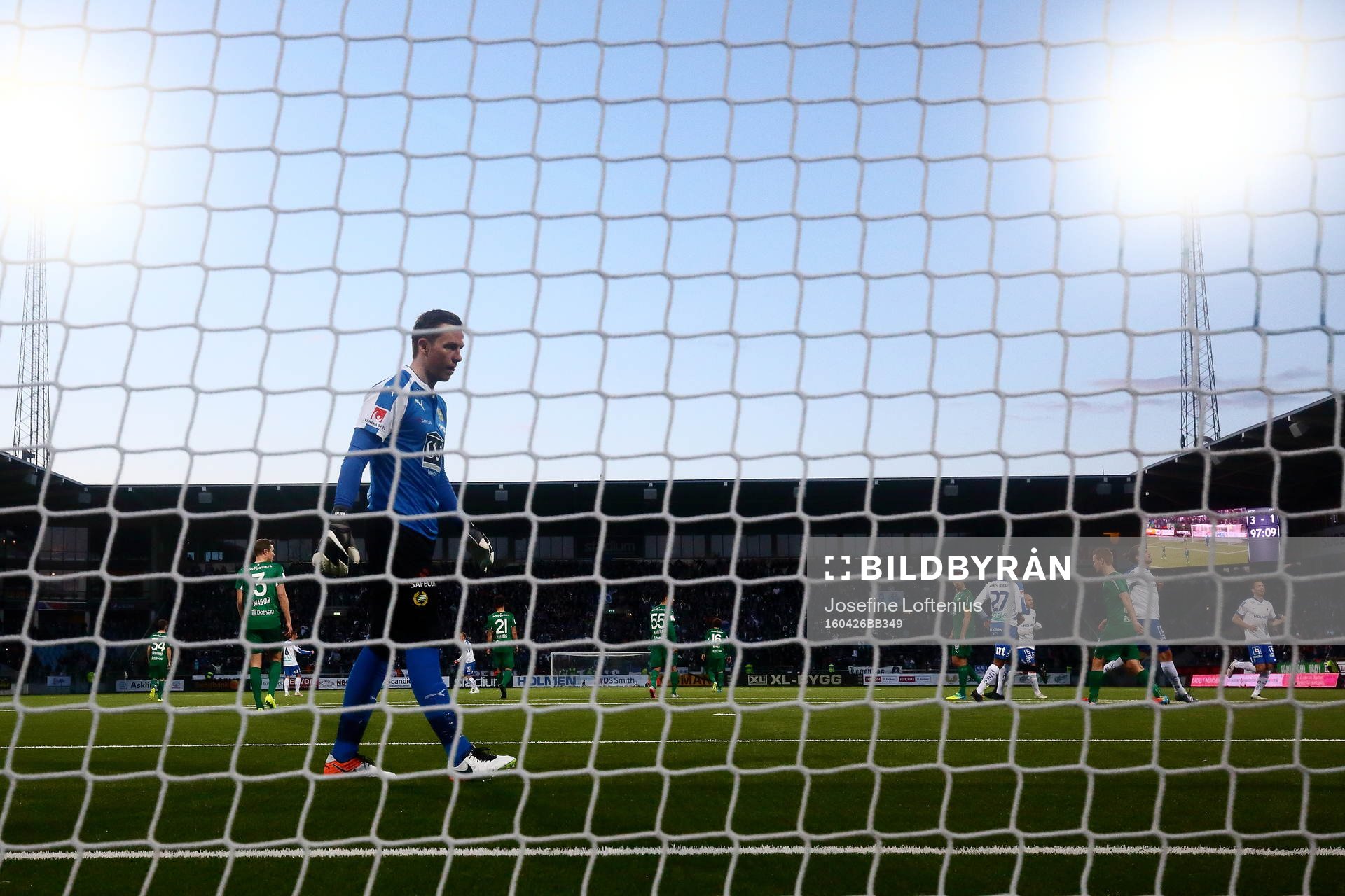 Hammarbys målvakt Ögmundur Kristinsson  deppar