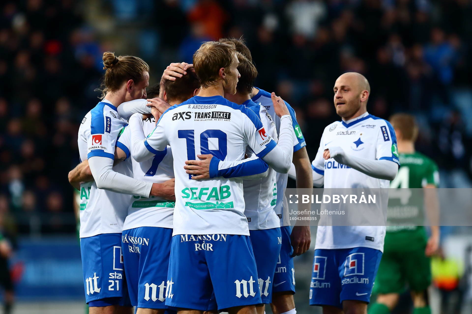 Norrköping jublar och kramar om Arnor Ingvi Traustason