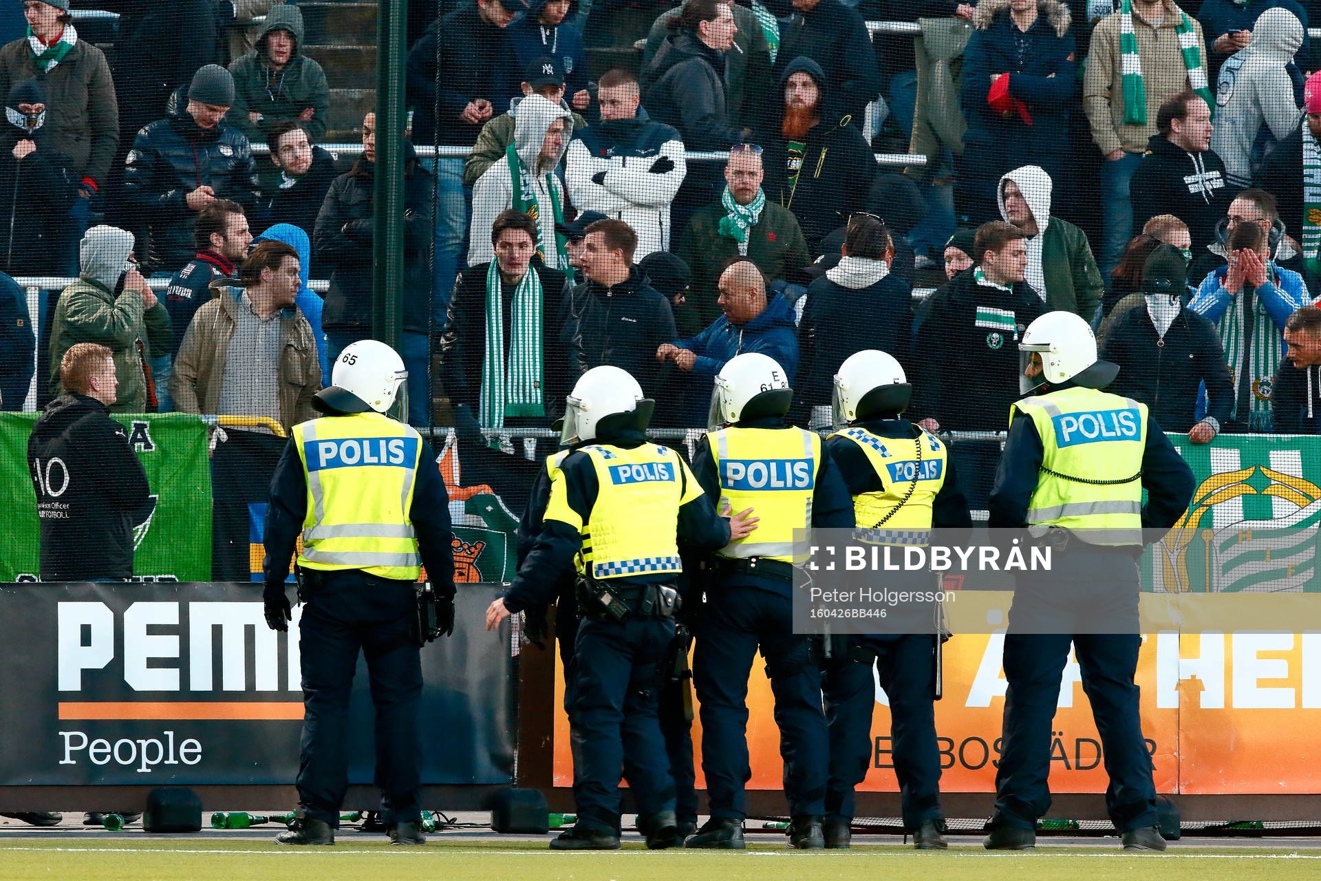 Hammarbys supporters och poliser