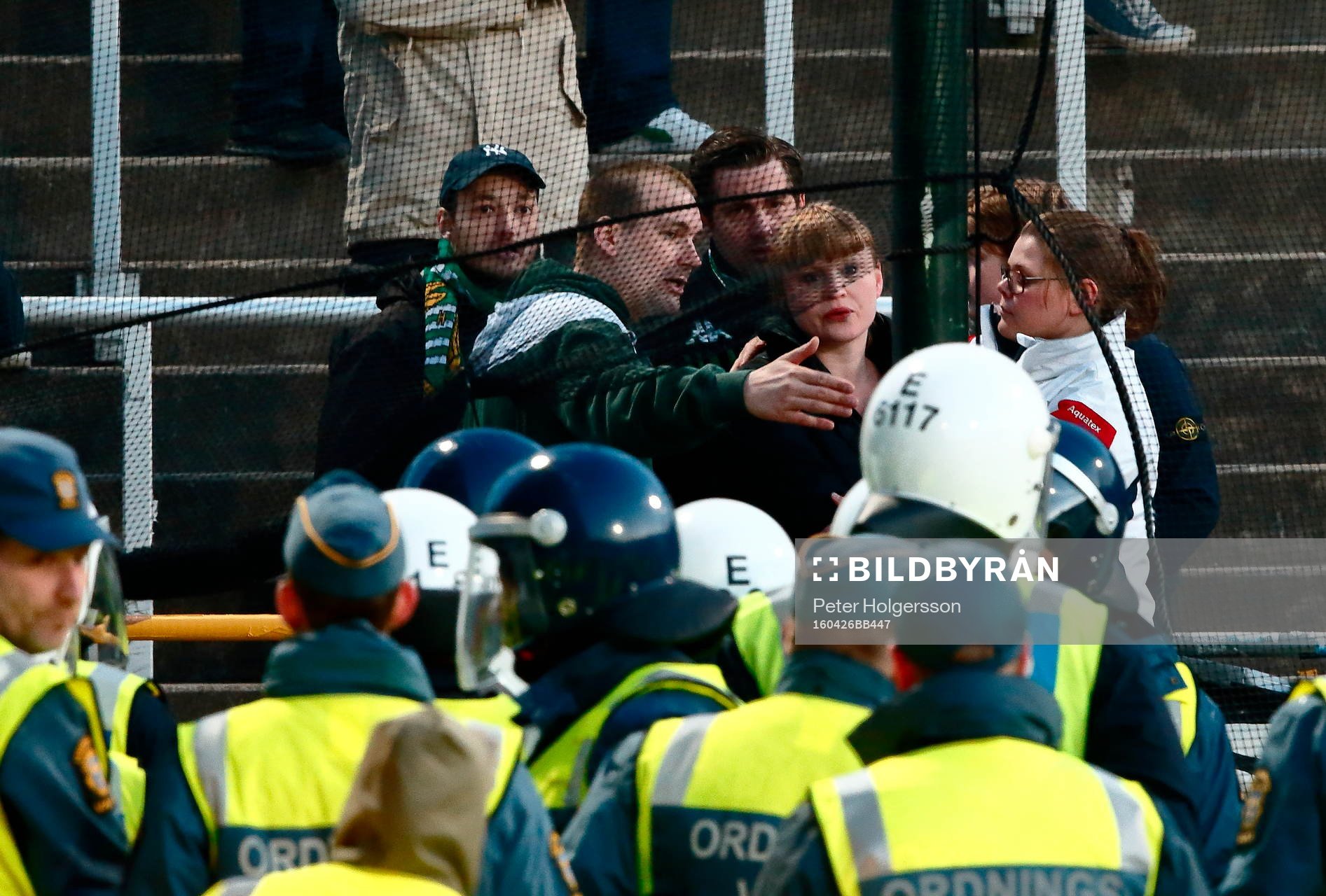 Hammarbys supporters och poliser