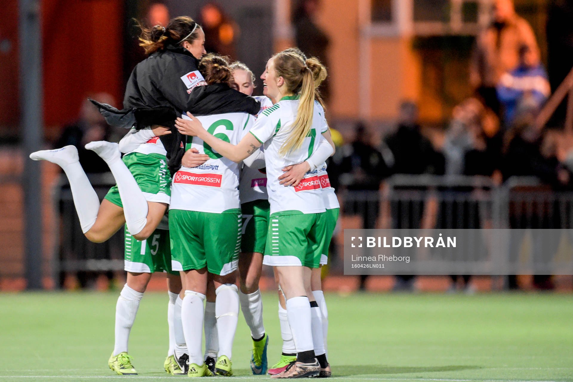 Hammarbys spelare jublar