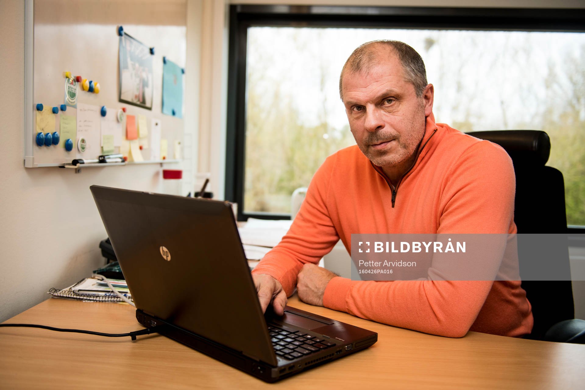 Rögles sportchef Anders Masken Carlsson på sitt kontor