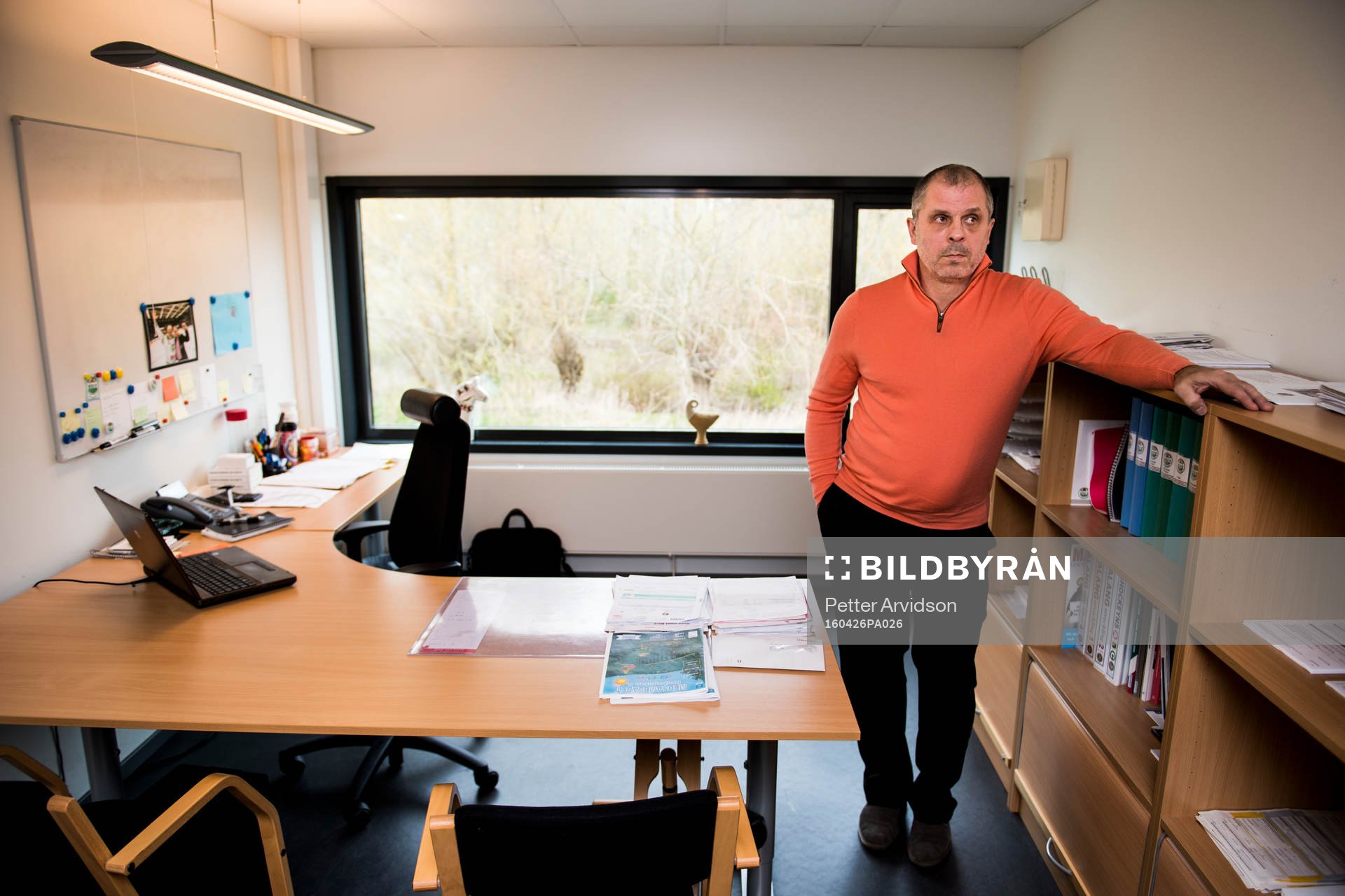 Rögles sportchef Anders Masken Carlsson på sitt kontor