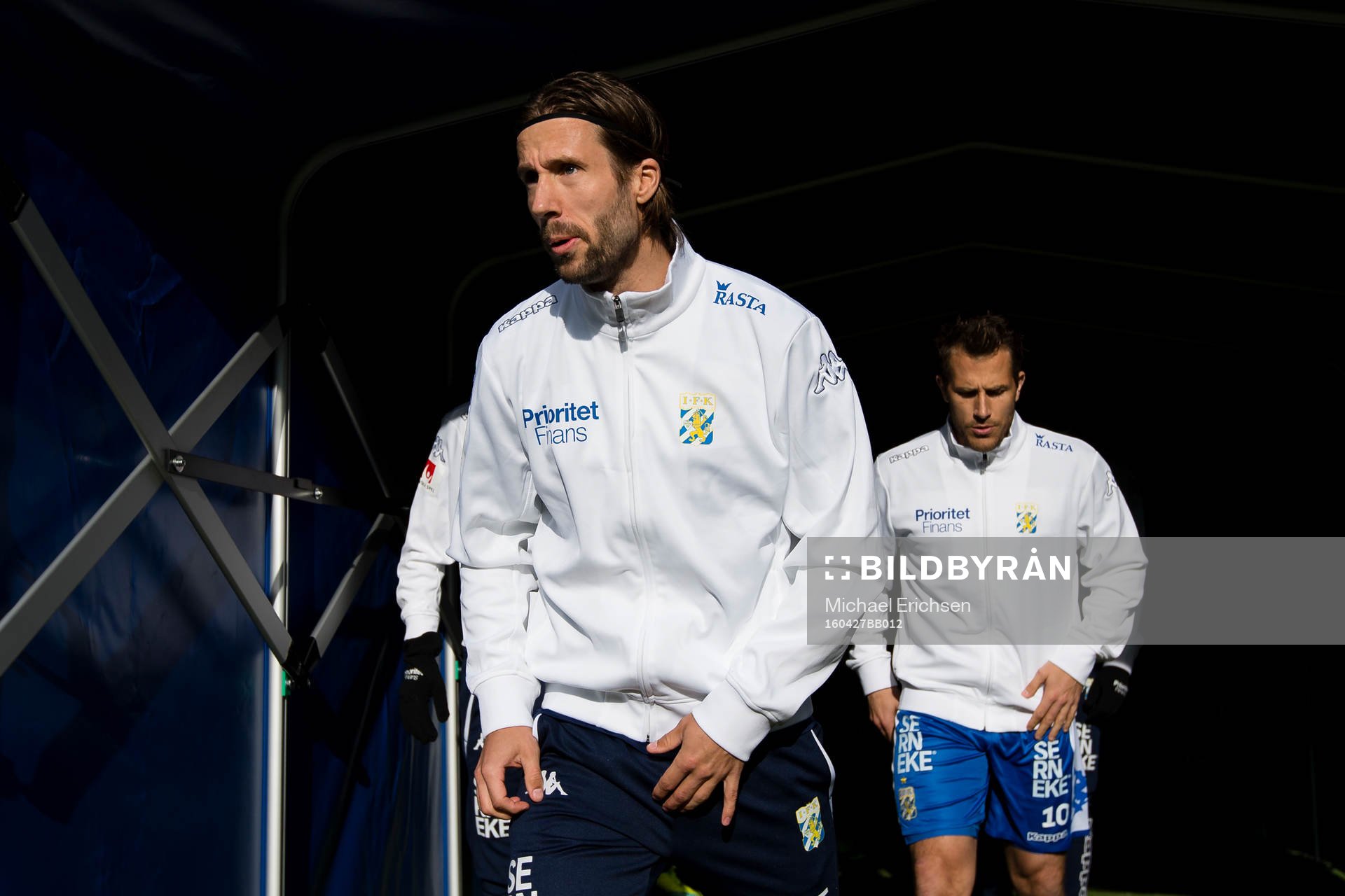 IFK Göteborgs Mattias Bjärsmyr på väg in för att