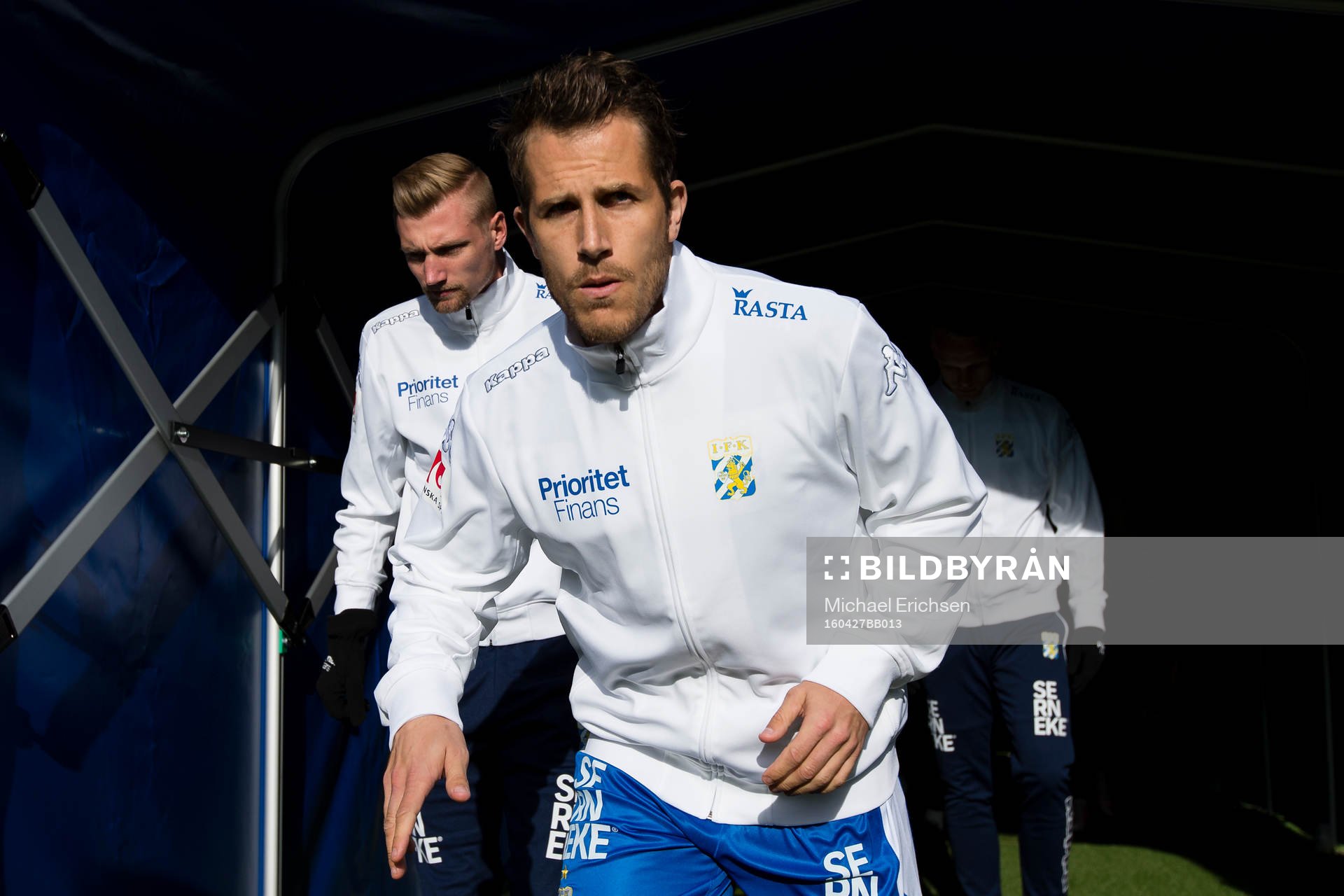 IFK Göteborgs Tobias Hysén på väg in för att värma upp innan fotbollsmatchen i Allsvenskan mellan IFK Göteborg och Malmö FF den 27 april 2016 i Göteborg.