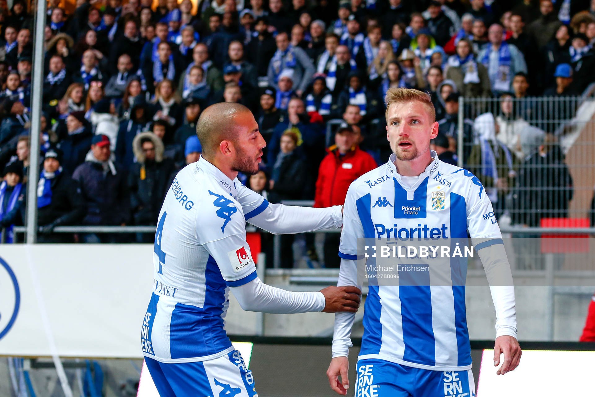 IFK Göteborgs Sebastian Eriksson lugnas av Haitam Aleesami