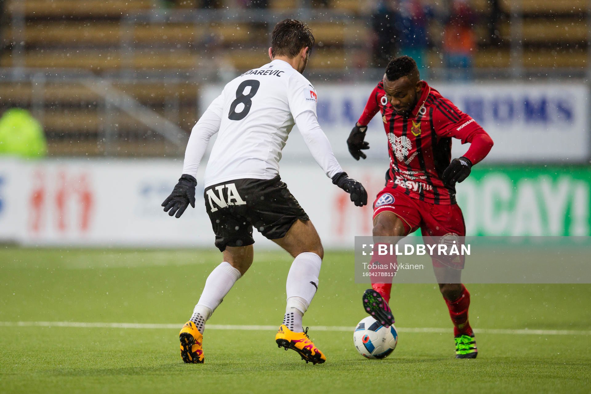 Östersunds Michael Omoh mot Örebros Astrit Ajdarevic