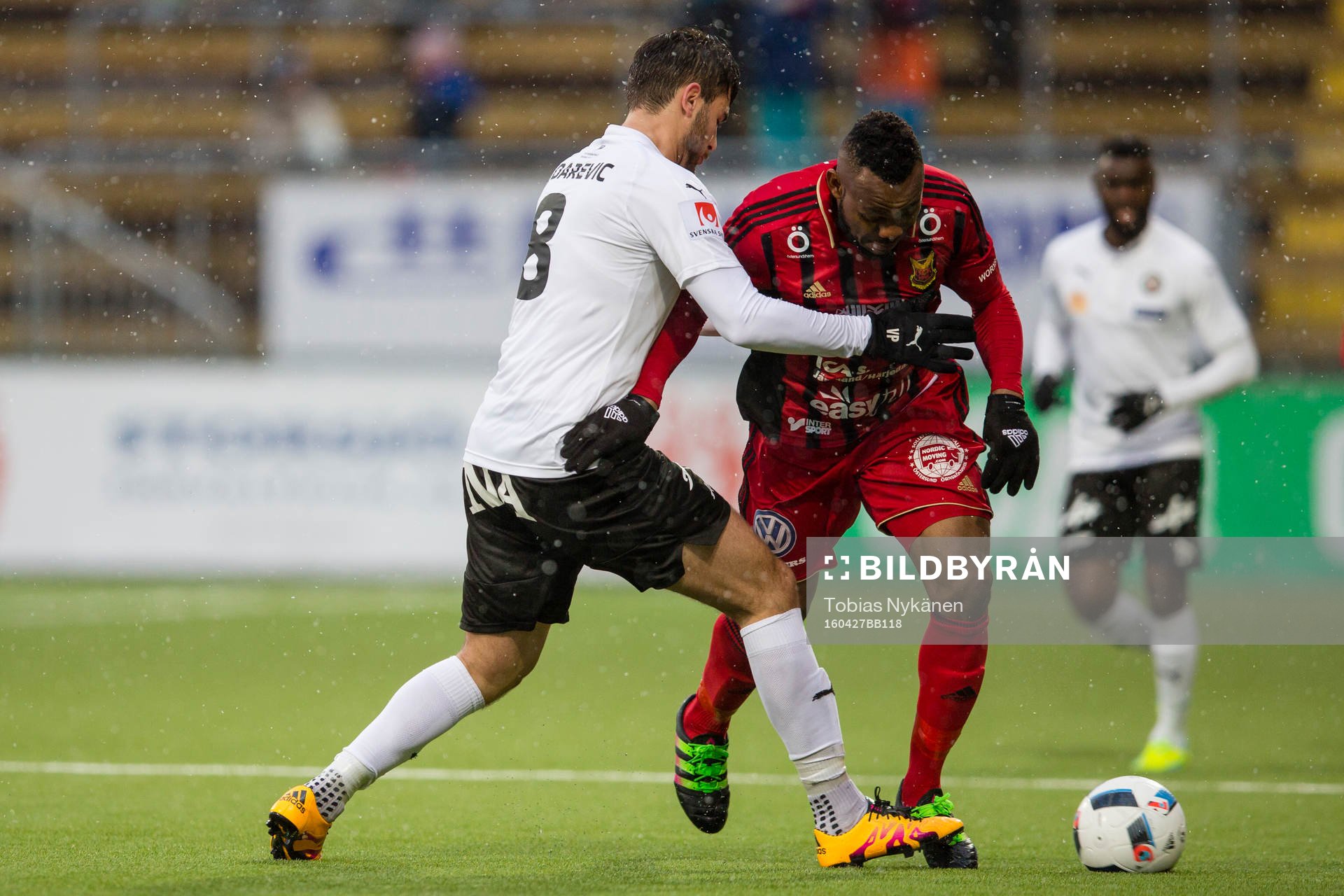 Östersunds Michael Omoh mot Örebros Astrit Ajdarevic