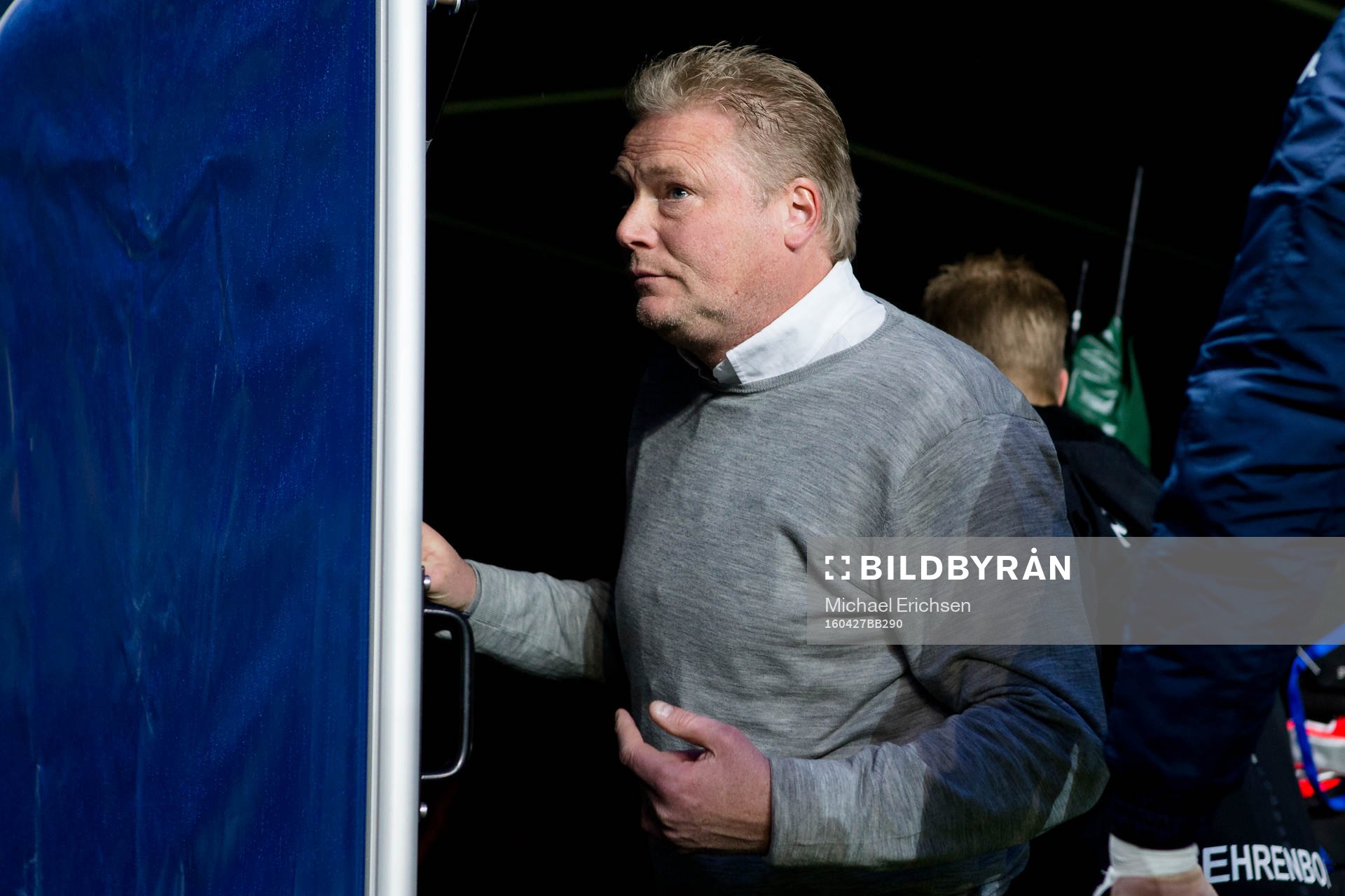IFK Göteborgs tränare Jörgen Lennartsson  blickar ut mot